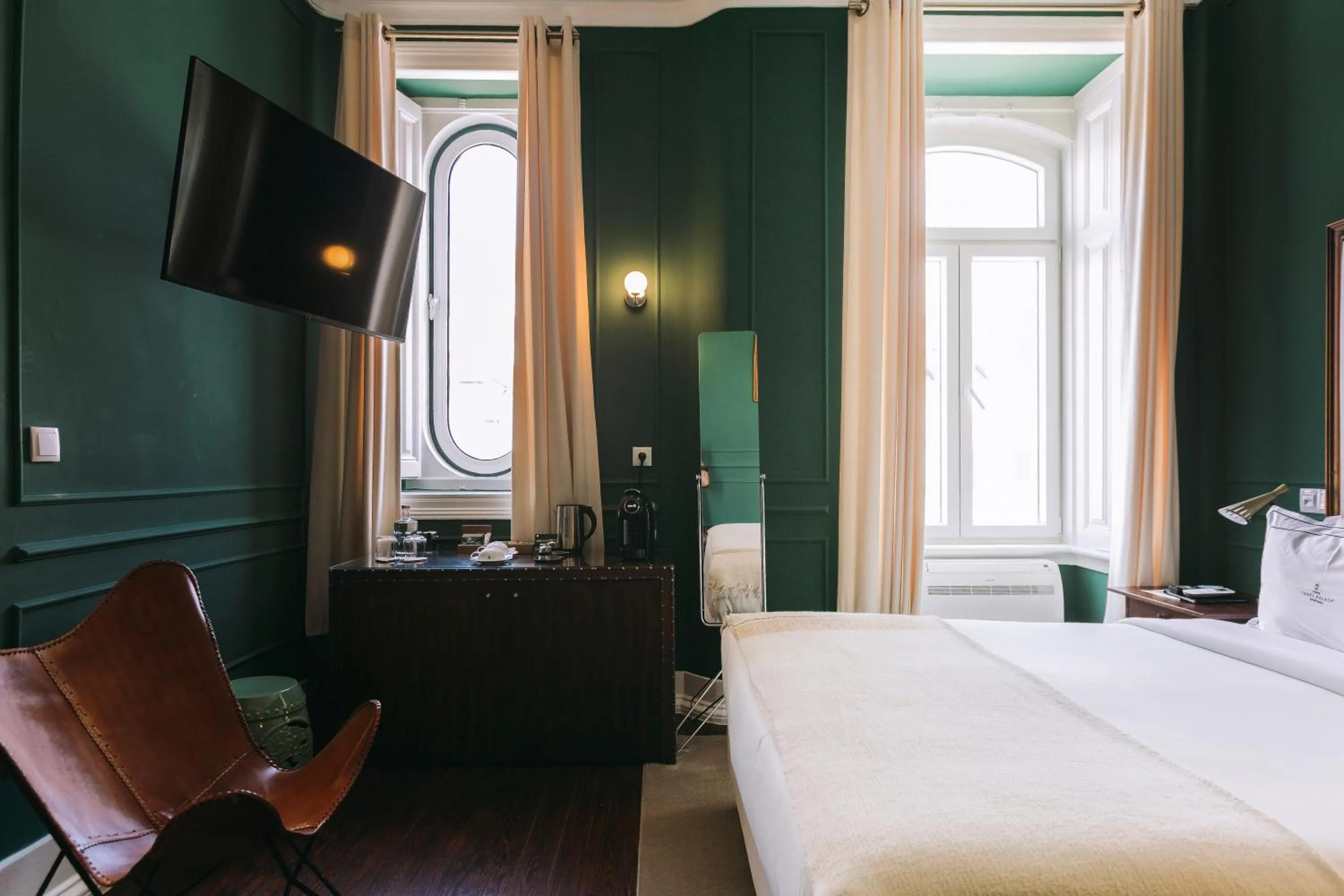 Bedroom, Bed in Torel Palace Lisbon