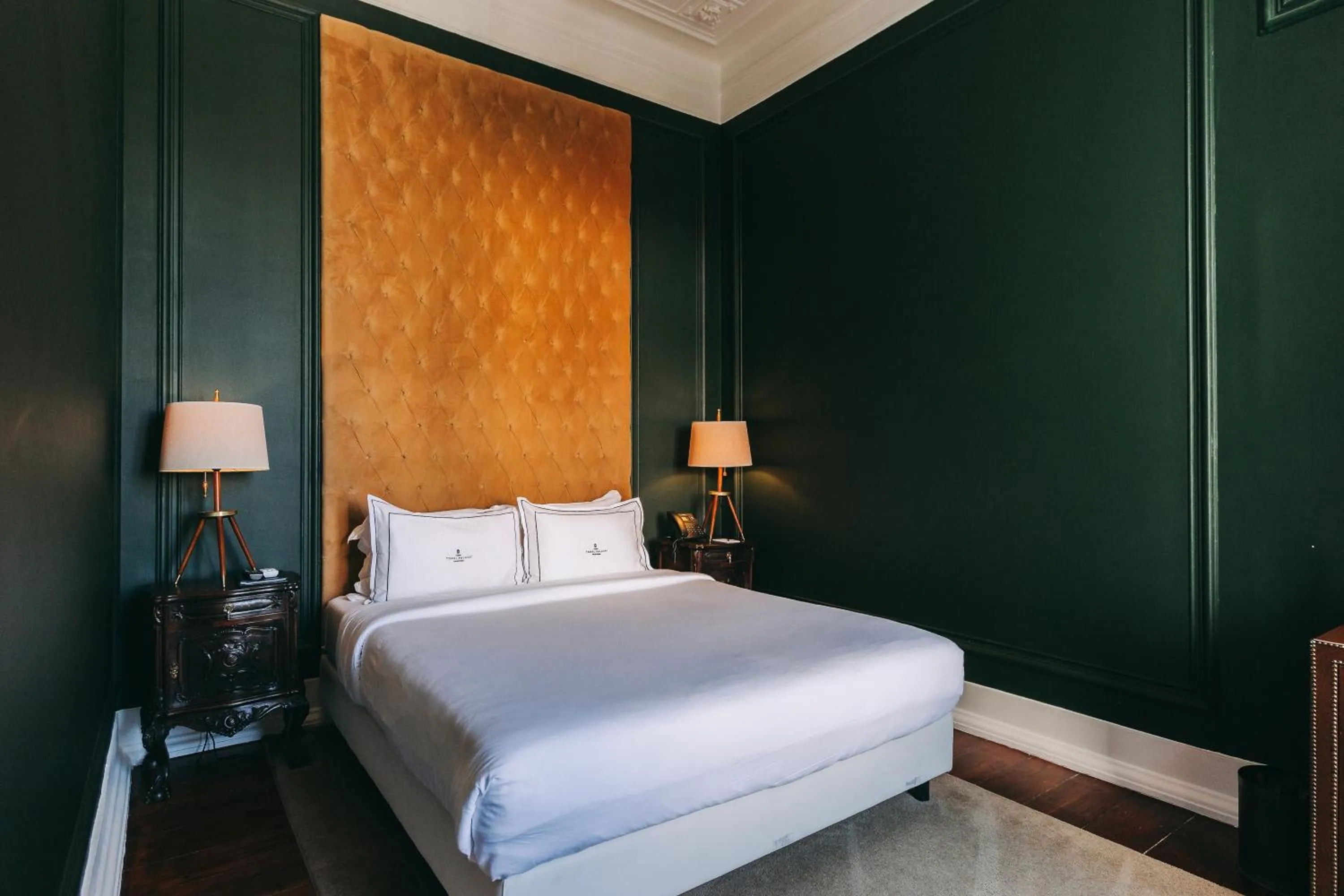 Bedroom, Bed in Torel Palace Lisbon