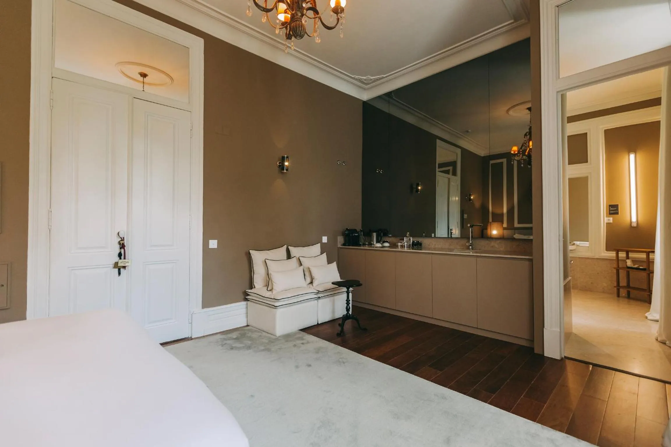 Bedroom, Bed in Torel Palace Lisbon