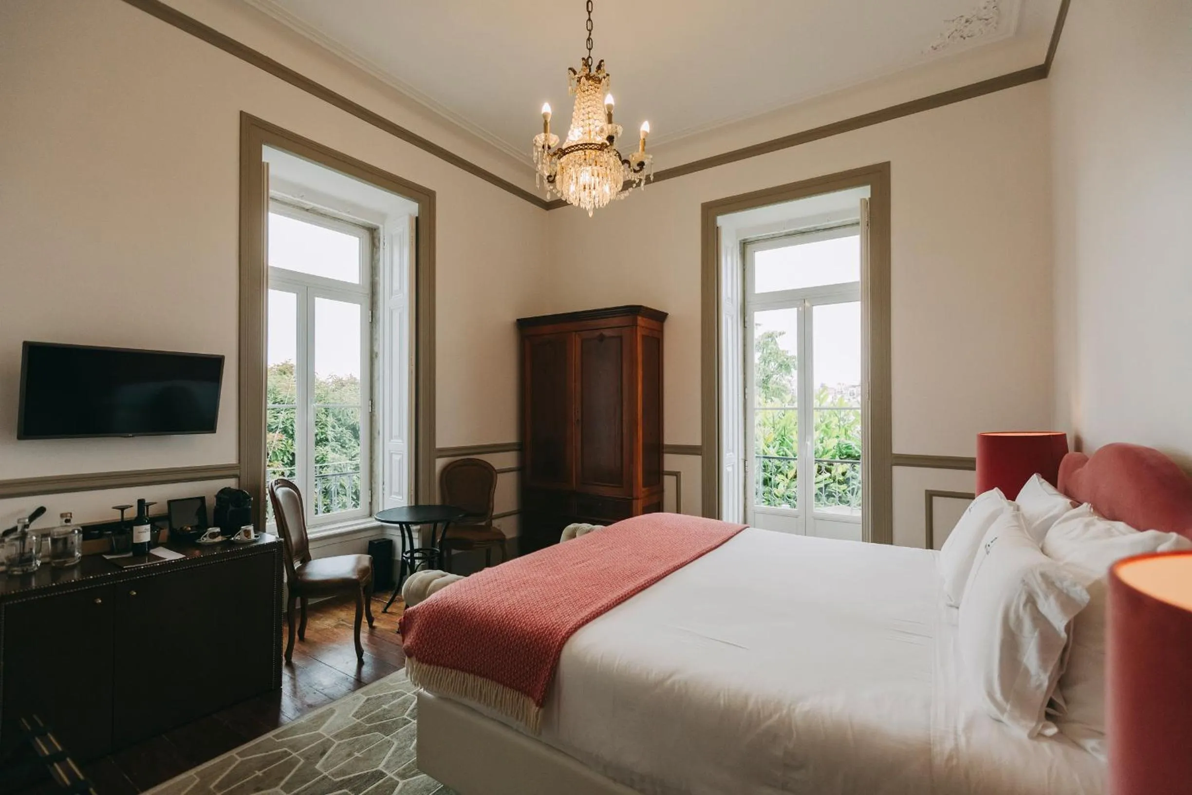 Bedroom, Bed in Torel Palace Lisbon
