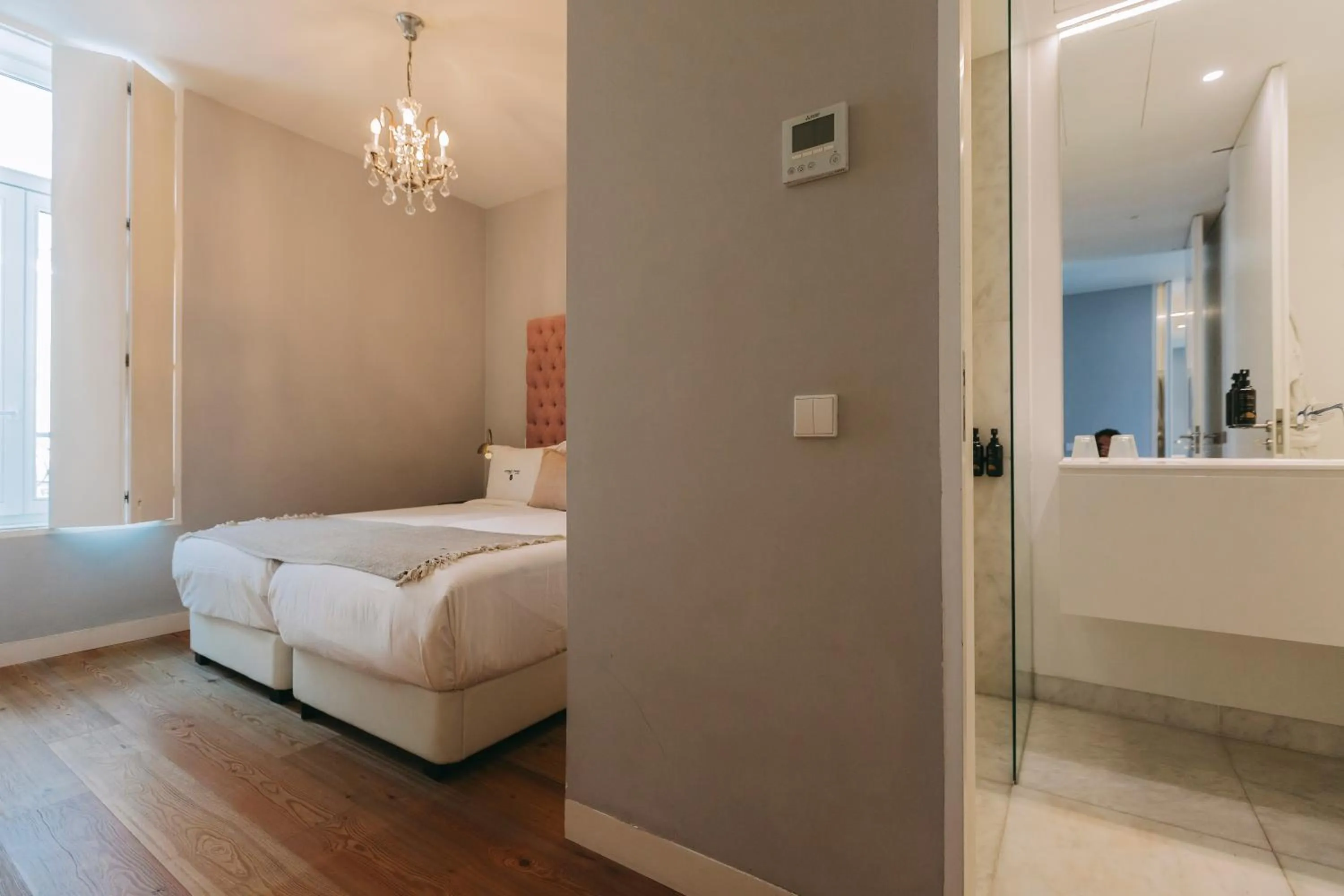 Bathroom, Bed in Torel Palace Lisbon