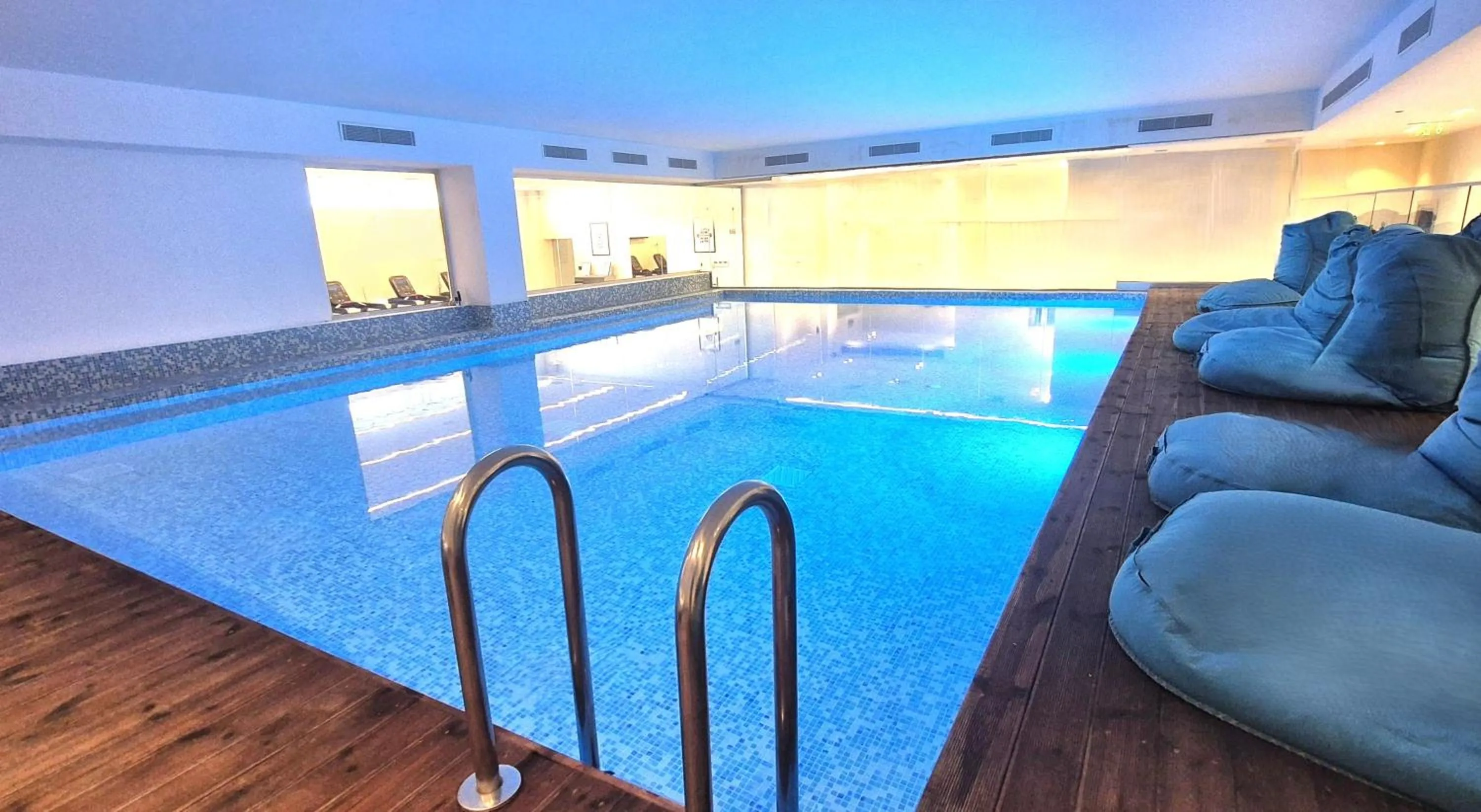 Swimming pool in Radisson Beach Resort Larnaca