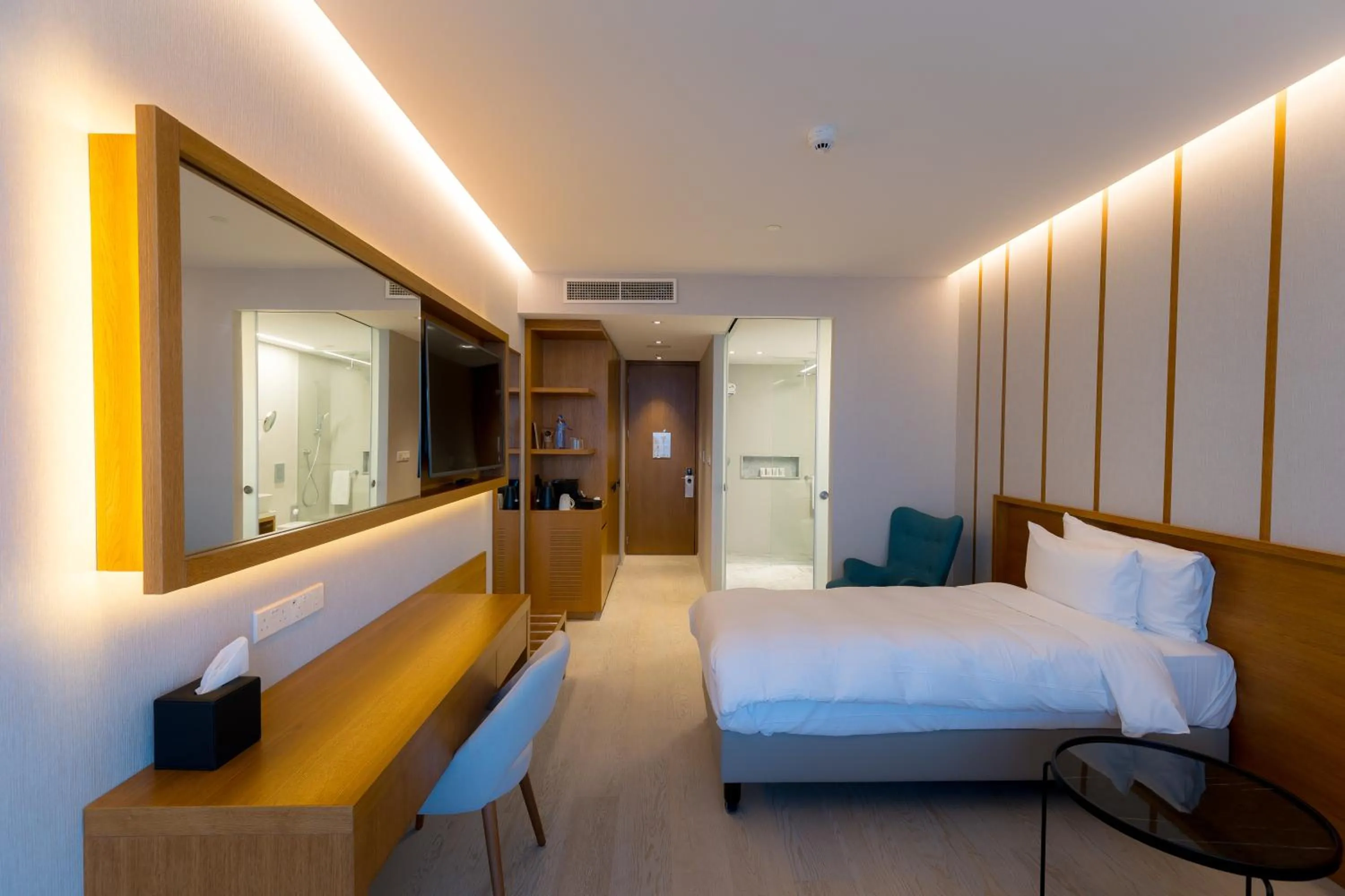 Bedroom, Bed in Radisson Beach Resort Larnaca