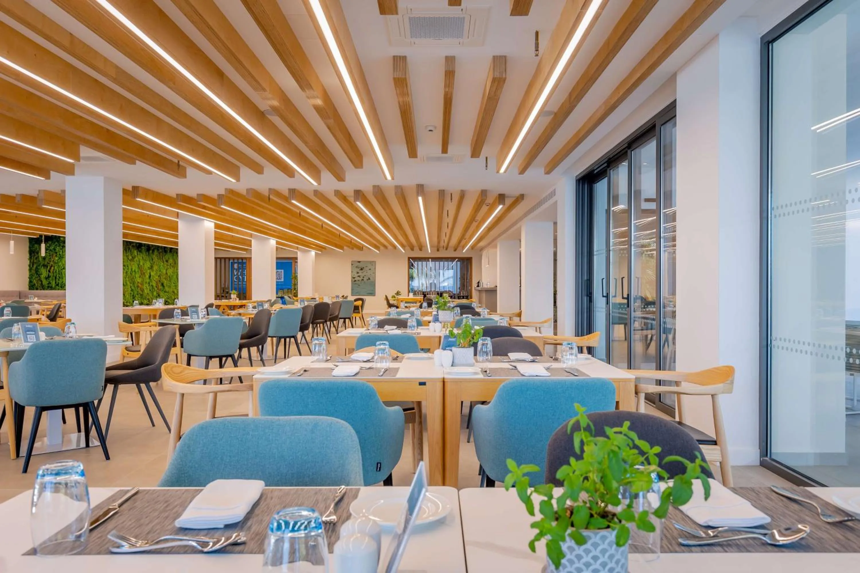 Restaurant/places to eat in Radisson Beach Resort Larnaca