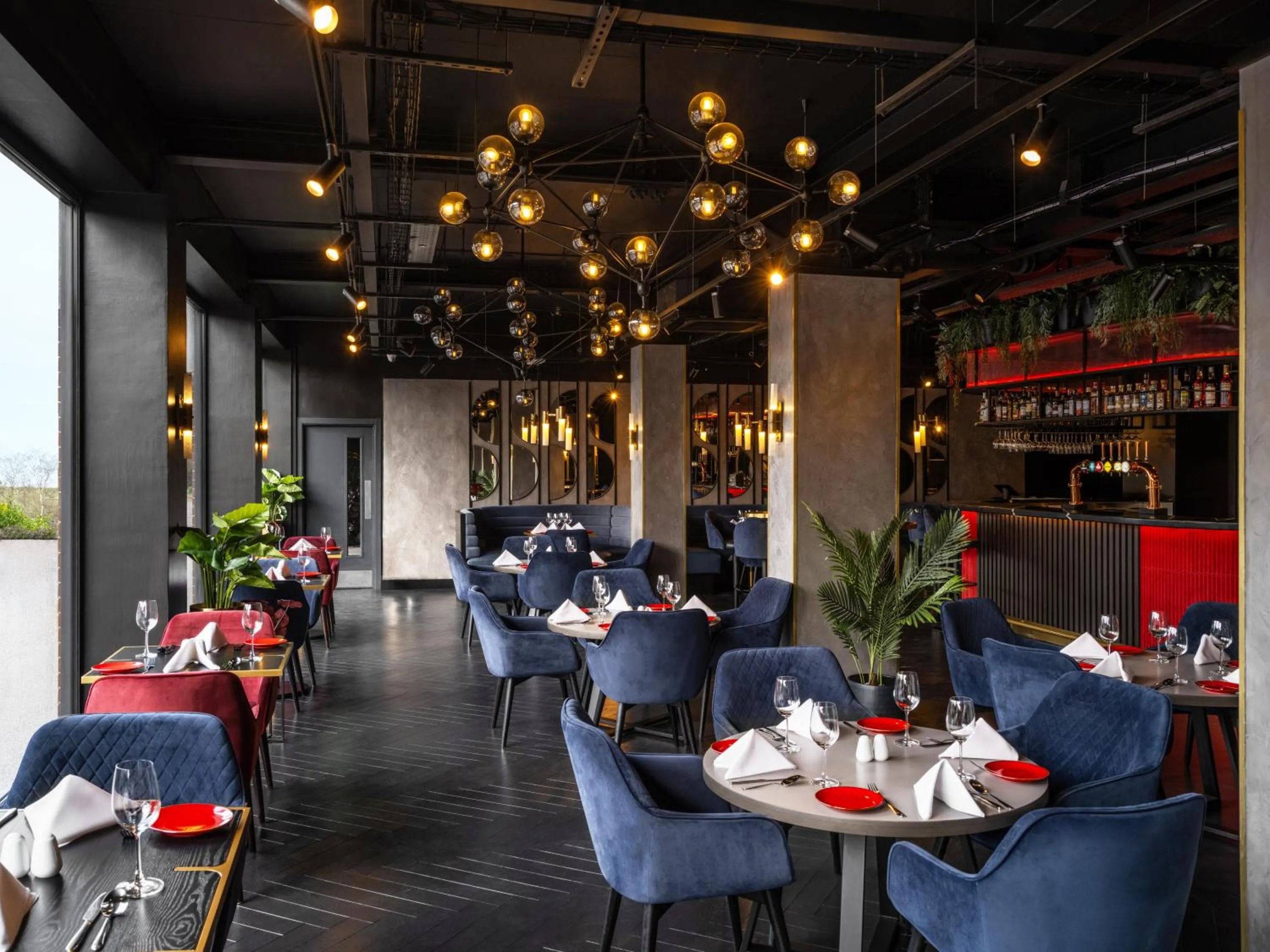 Restaurant/places to eat in Radisson RED London Gatwick Airport