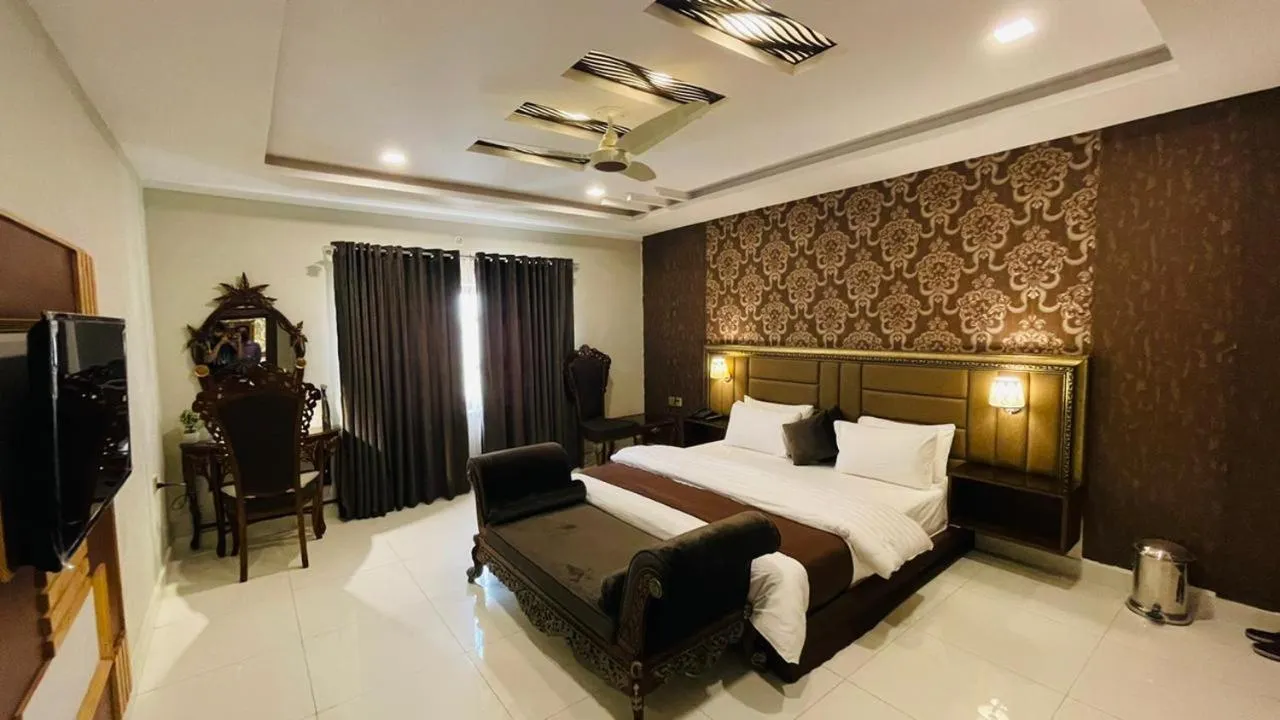 Bed in Golden Sand Hotel Rahim Yar Khan