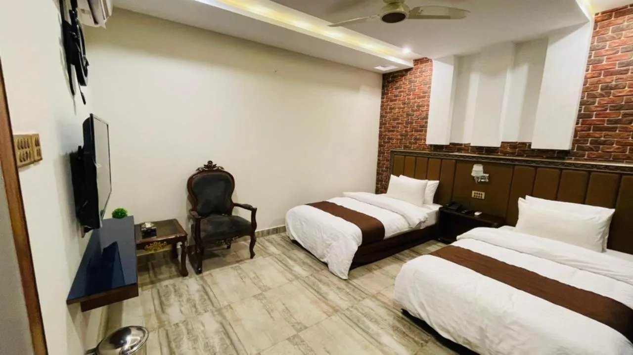 Bed in Golden Sand Hotel Rahim Yar Khan
