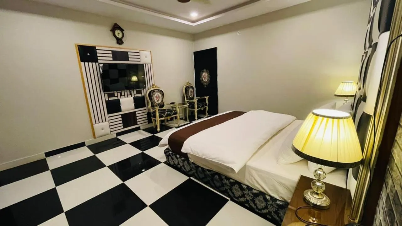Bed in Golden Sand Hotel Rahim Yar Khan