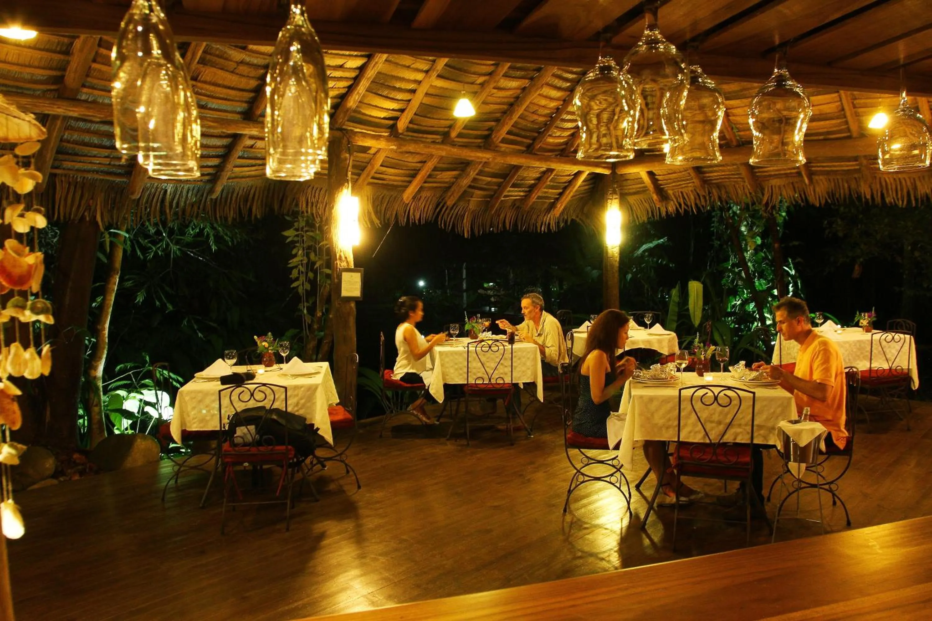 Restaurant/places to eat in Hacienda La Isla Lodge