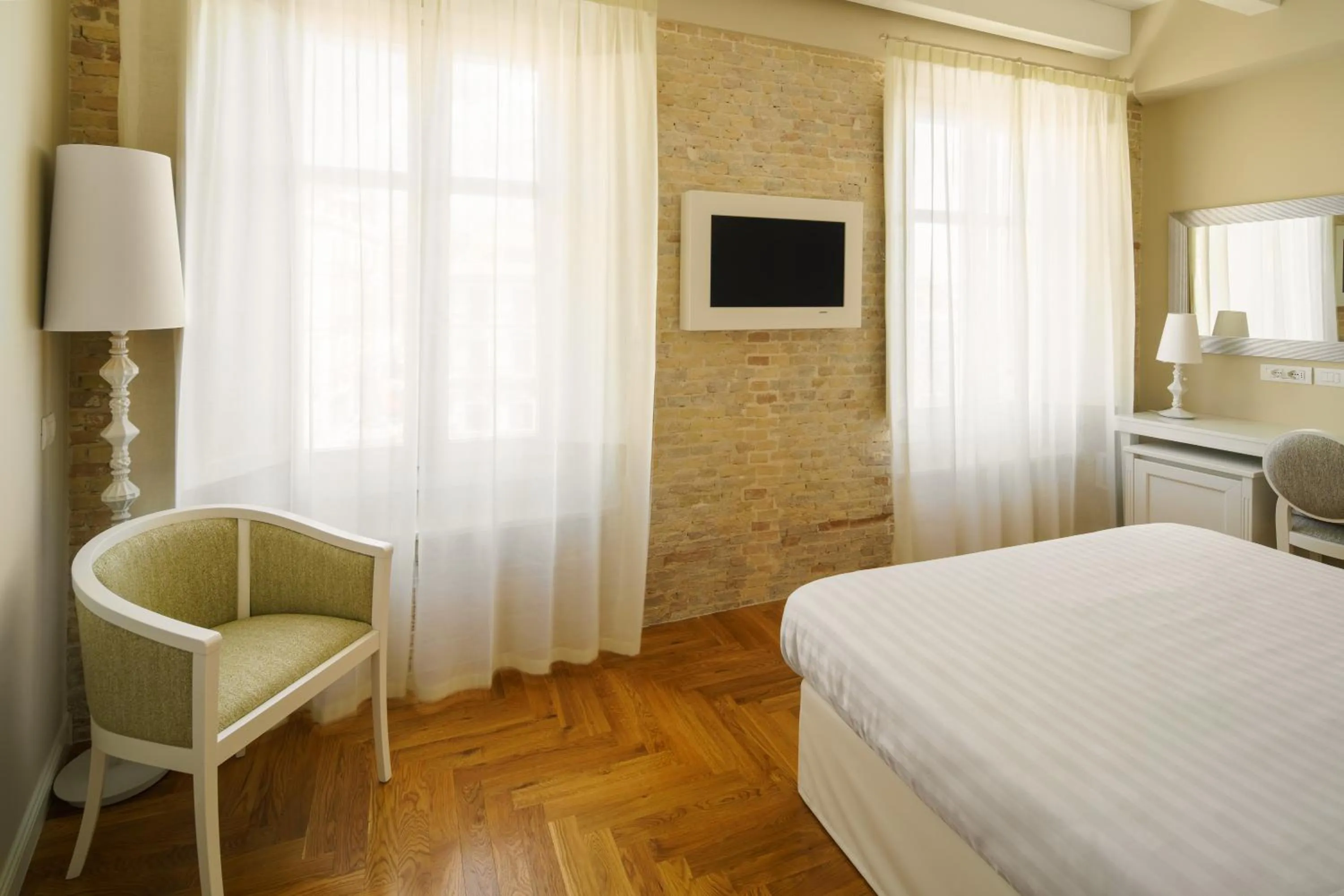 TV and multimedia, Bed in Boutique Hotel Carlo Felice