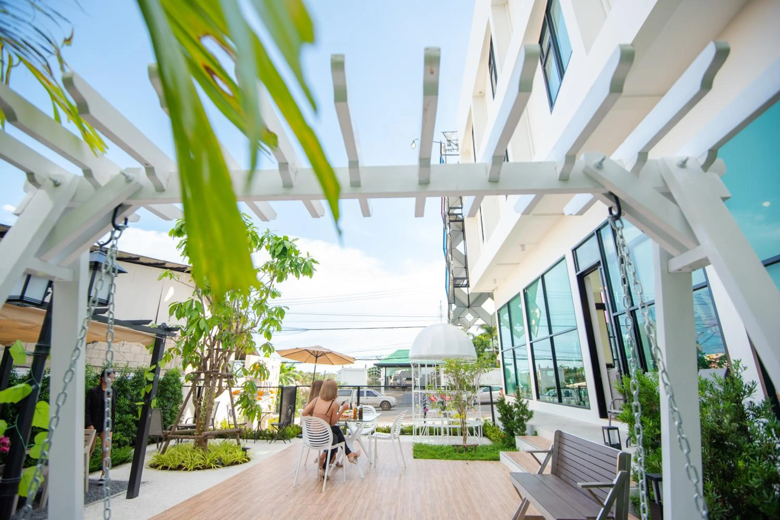 Patio in Play Poshtel & Cafe'