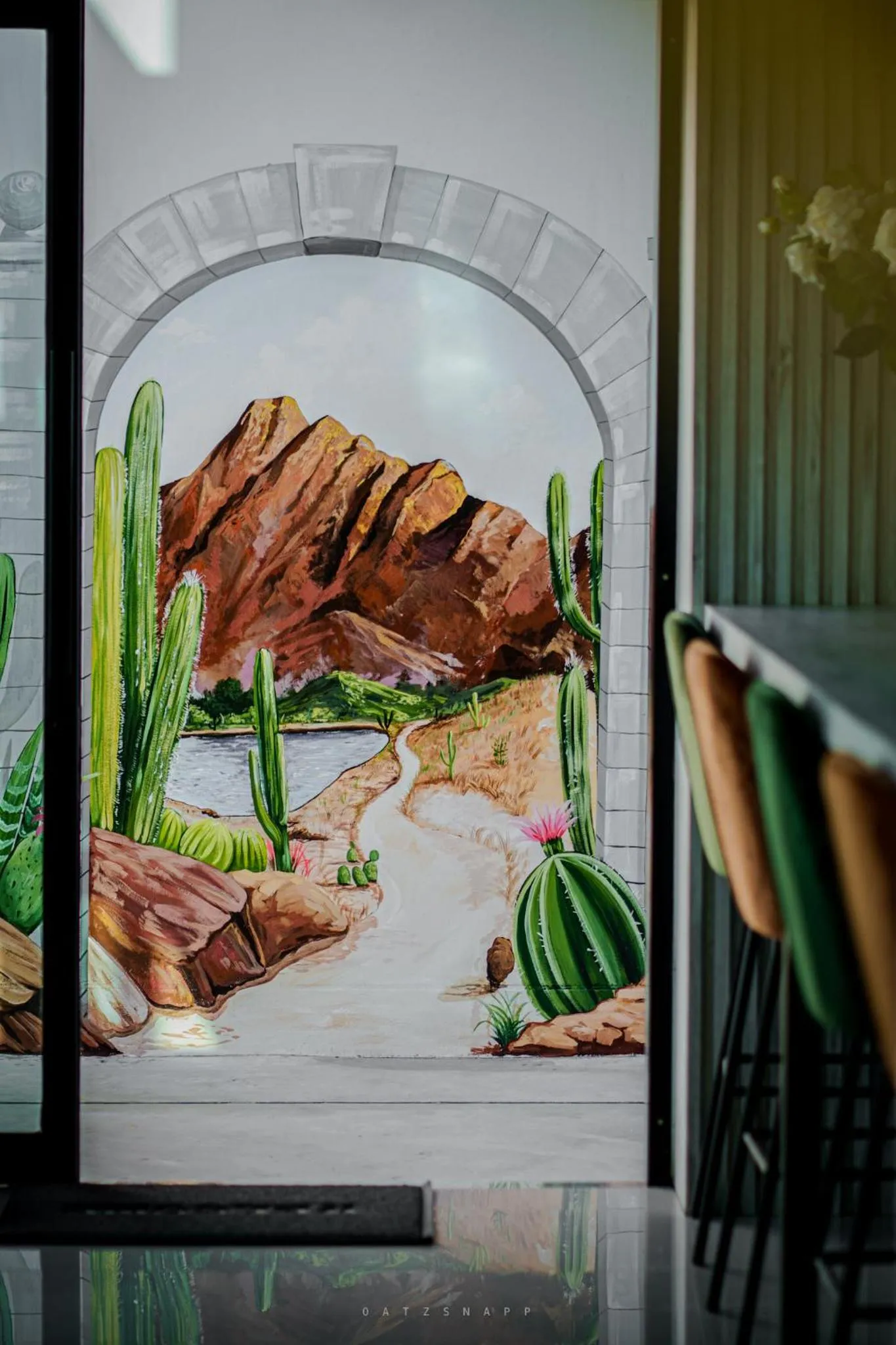 Restaurant/places to eat in Play Poshtel & Cafe'