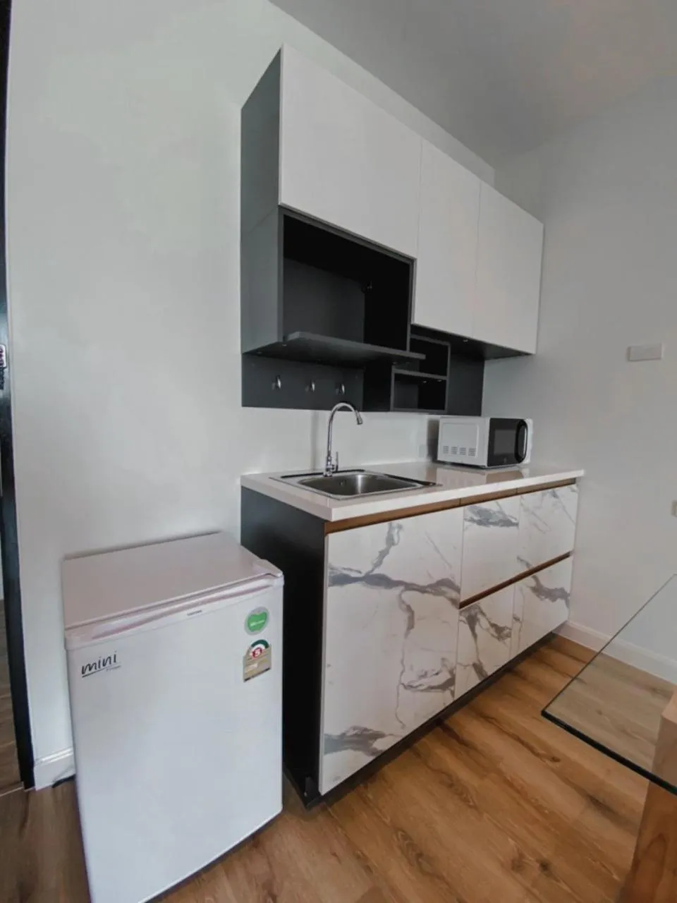 Kitchen or kitchenette, Bed in Play Poshtel & Cafe'