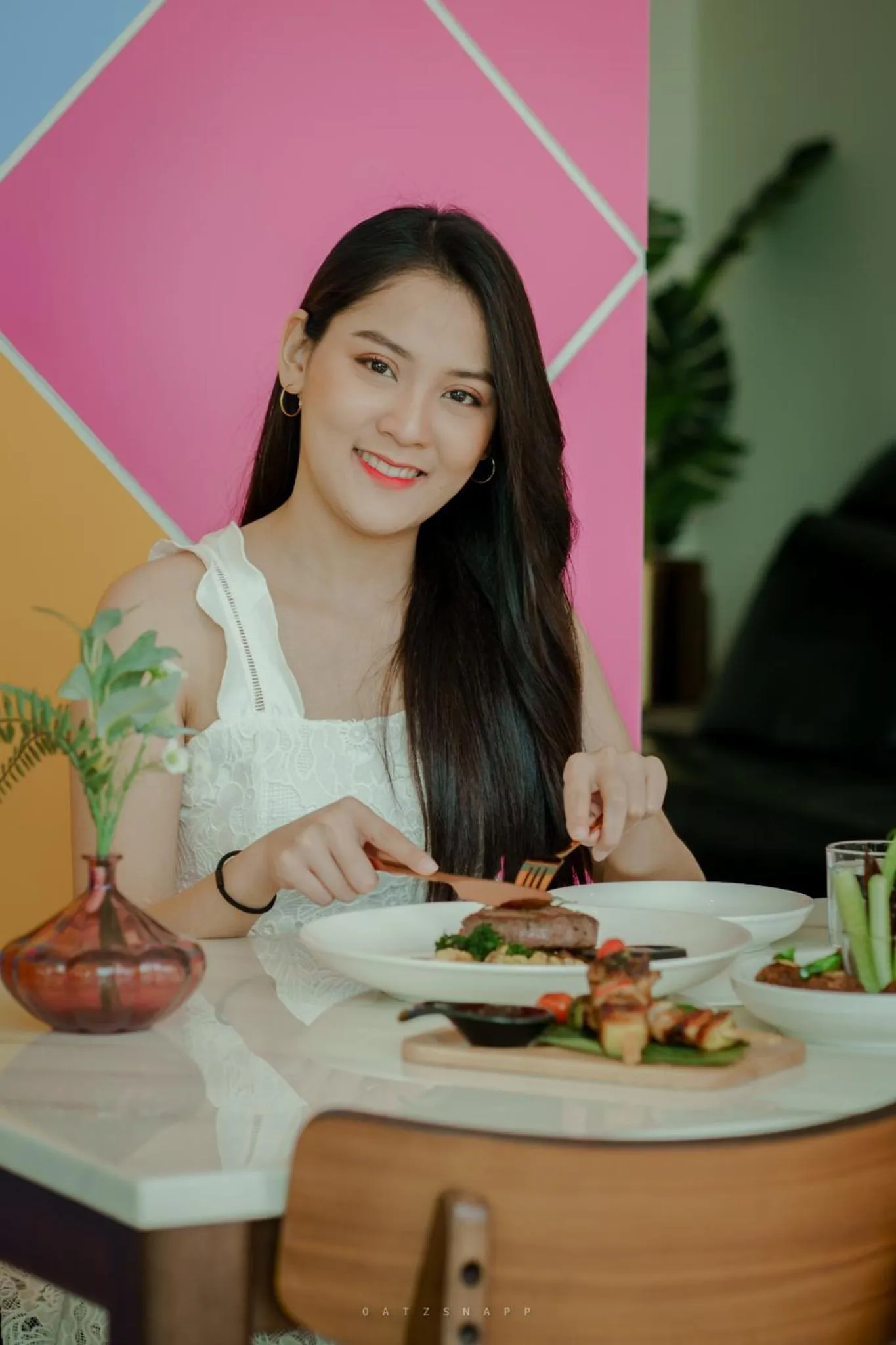 Restaurant/places to eat in Play Poshtel & Cafe'