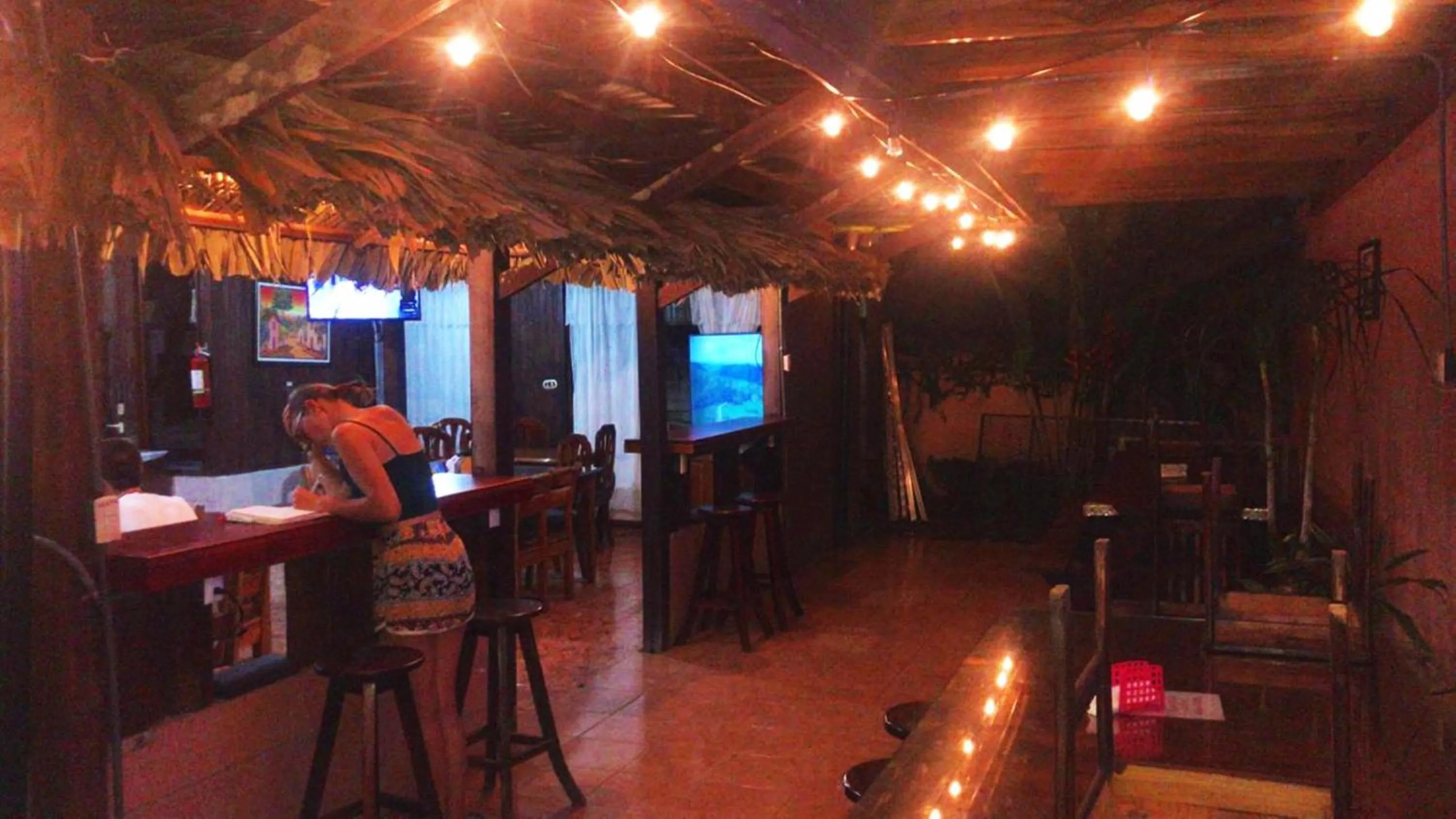 Communal kitchen in Hotel La Choza Inn