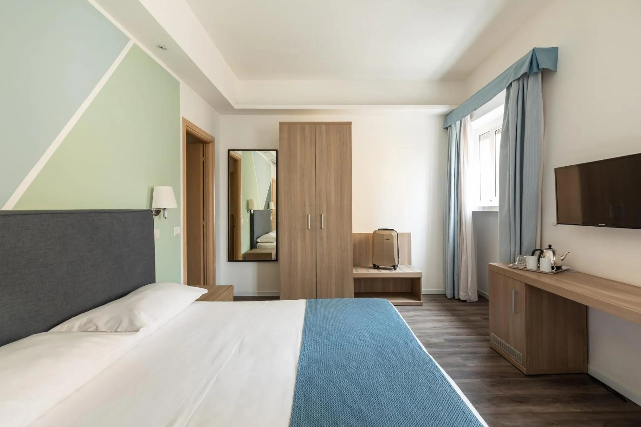 Photo of the whole room, Bed in Fleming Suites by Hili