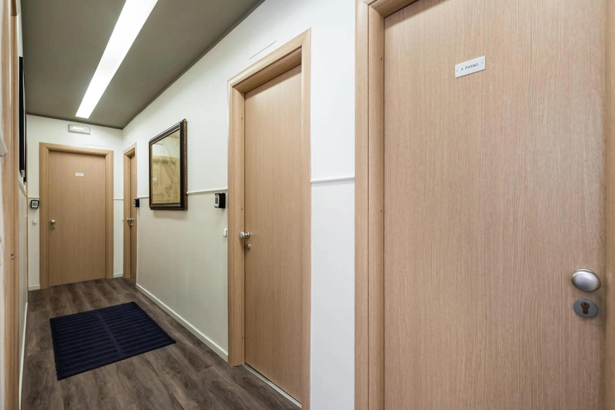 Seating area in Fleming Suites by Hili