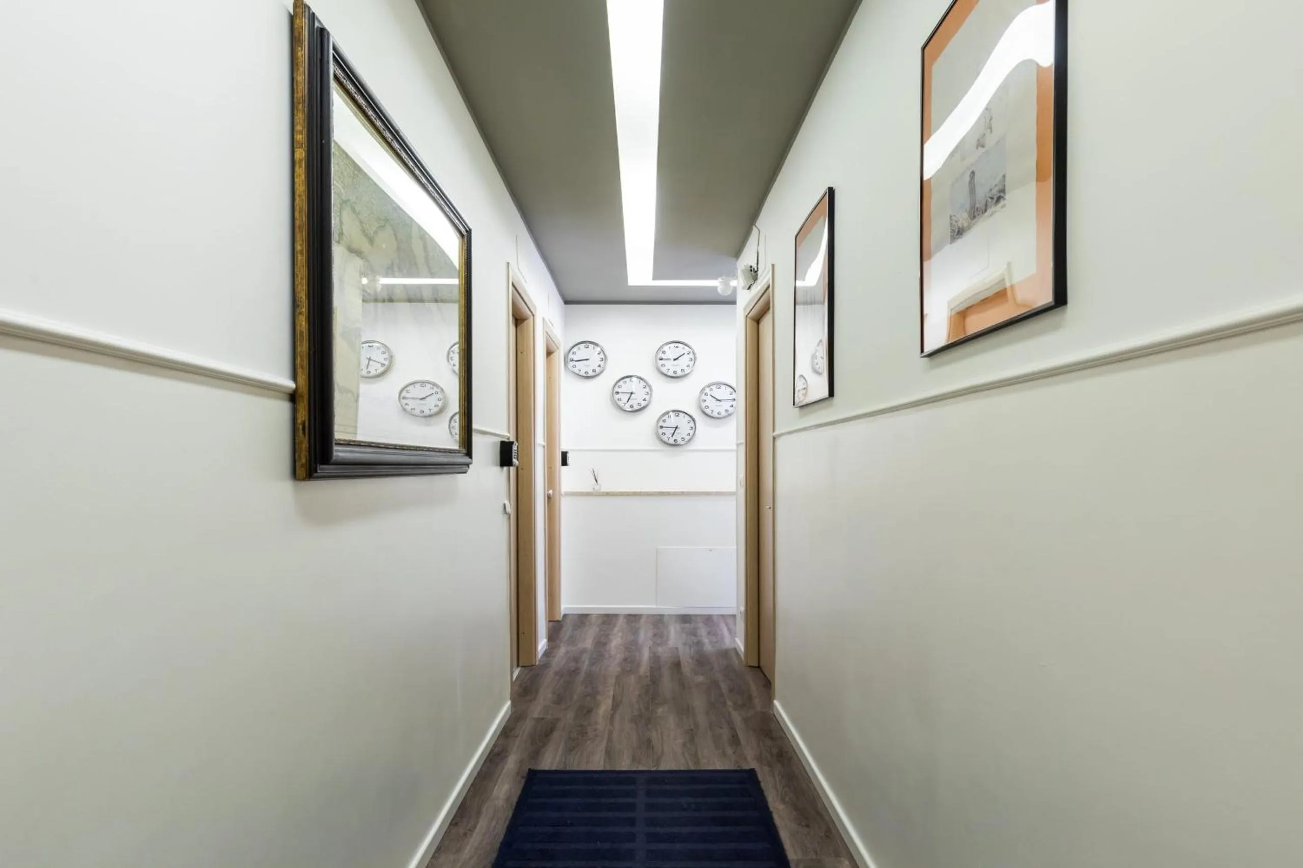 Seating area in Fleming Suites by Hili