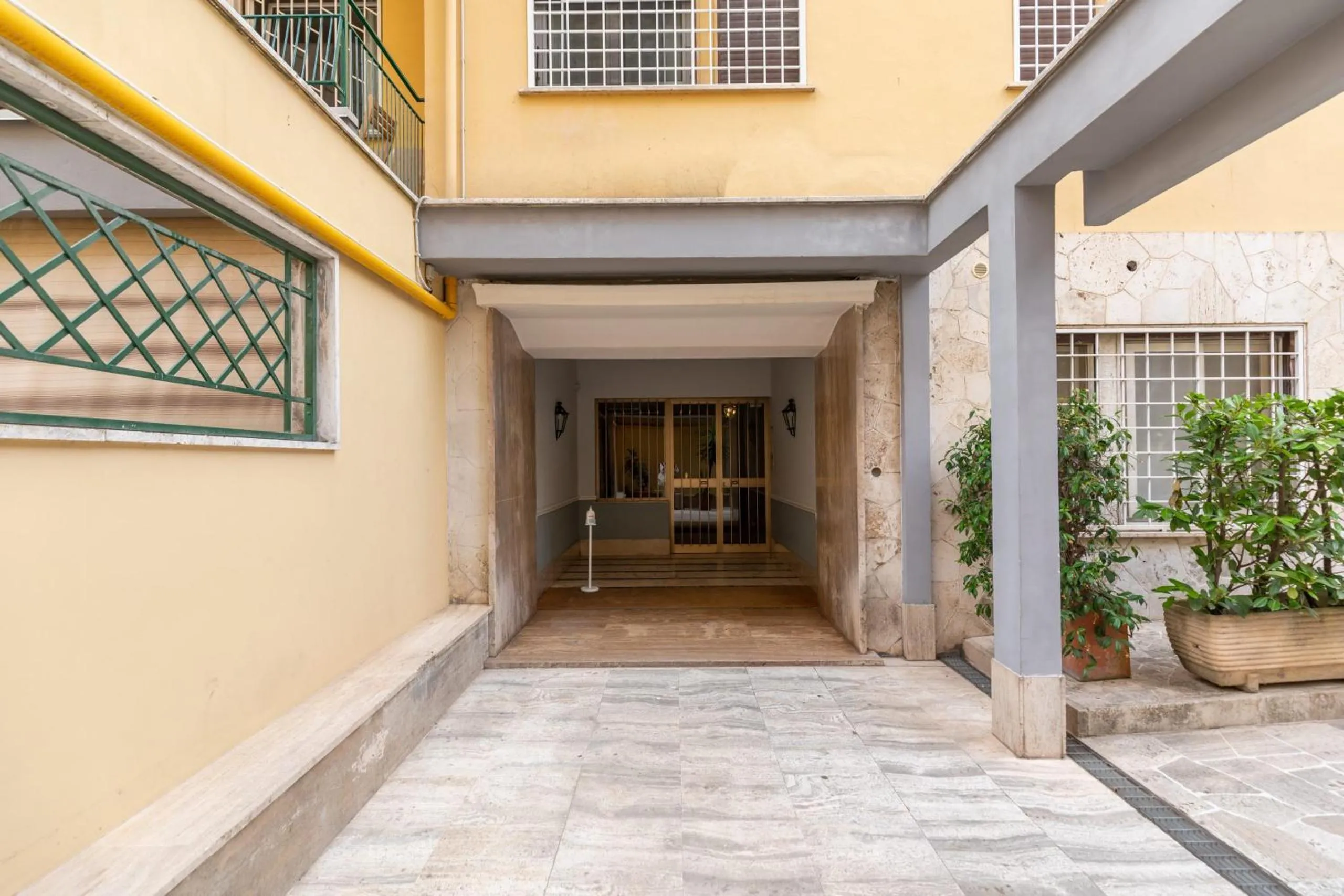 Facade/entrance in Fleming Suites by Hili