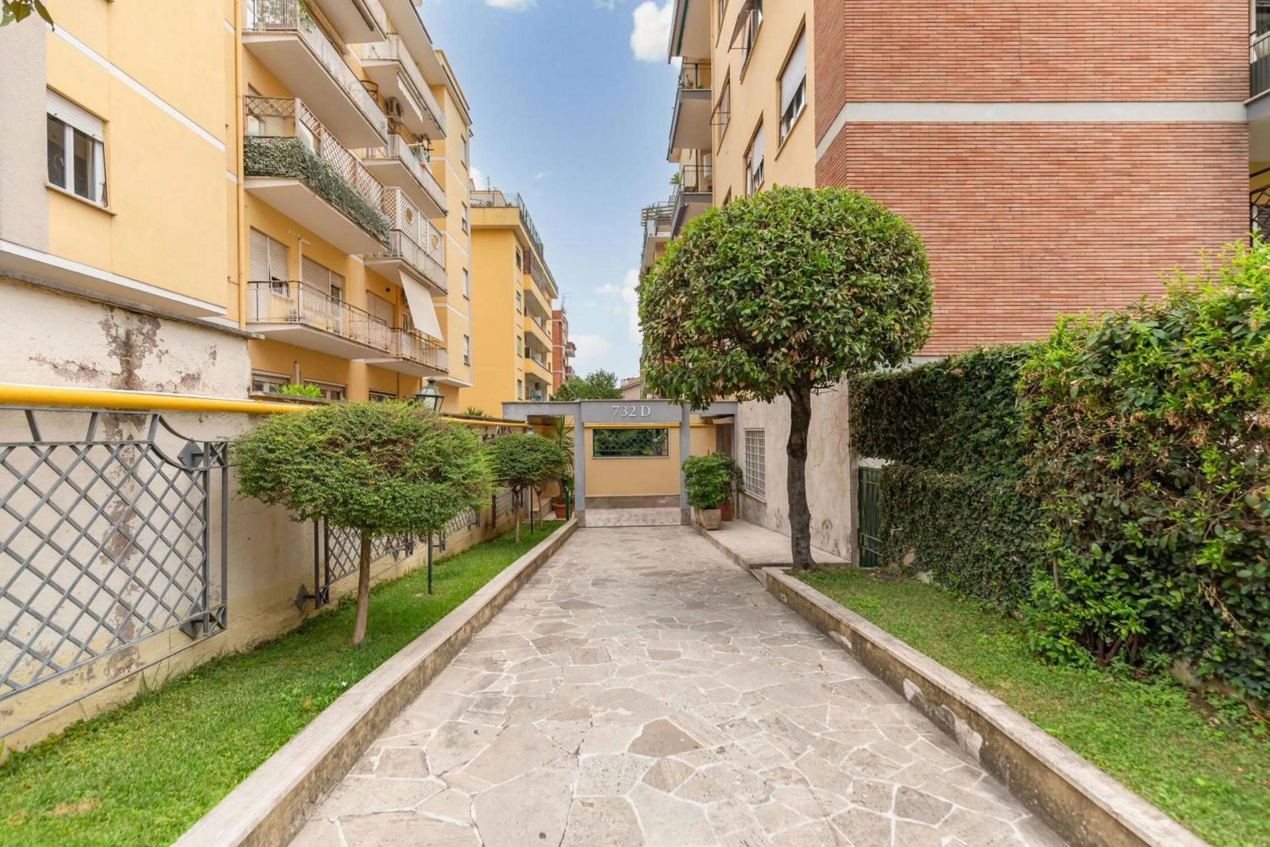 Property building in Fleming Suites by Hili