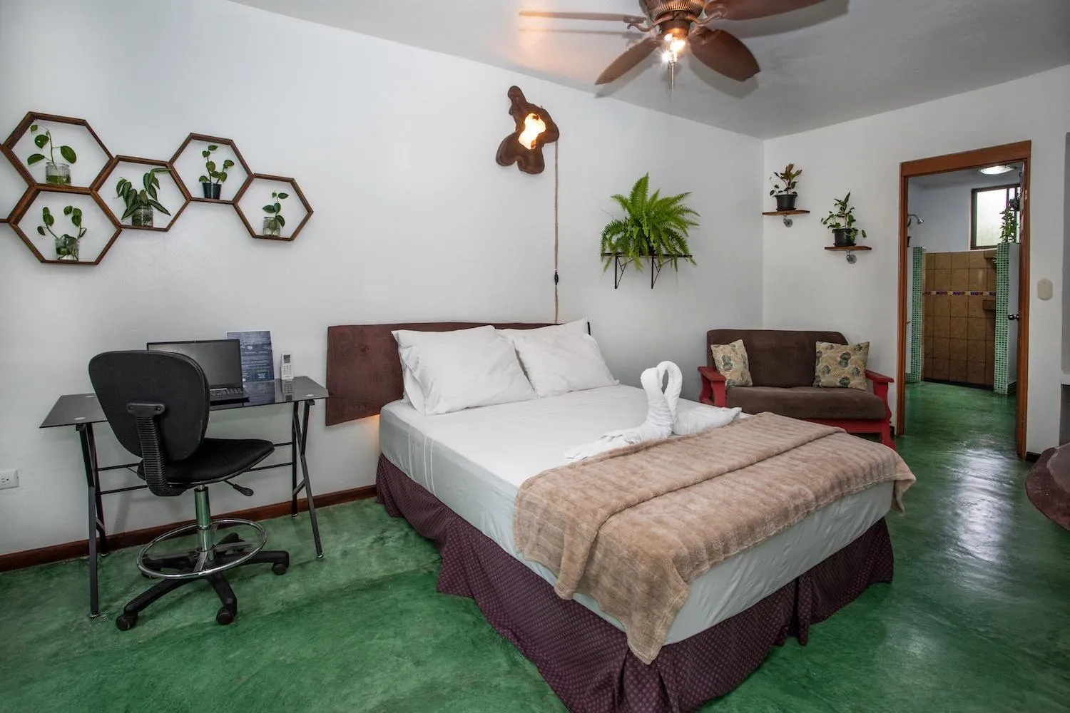Queen Room with Garden View in Villas Jacquelina