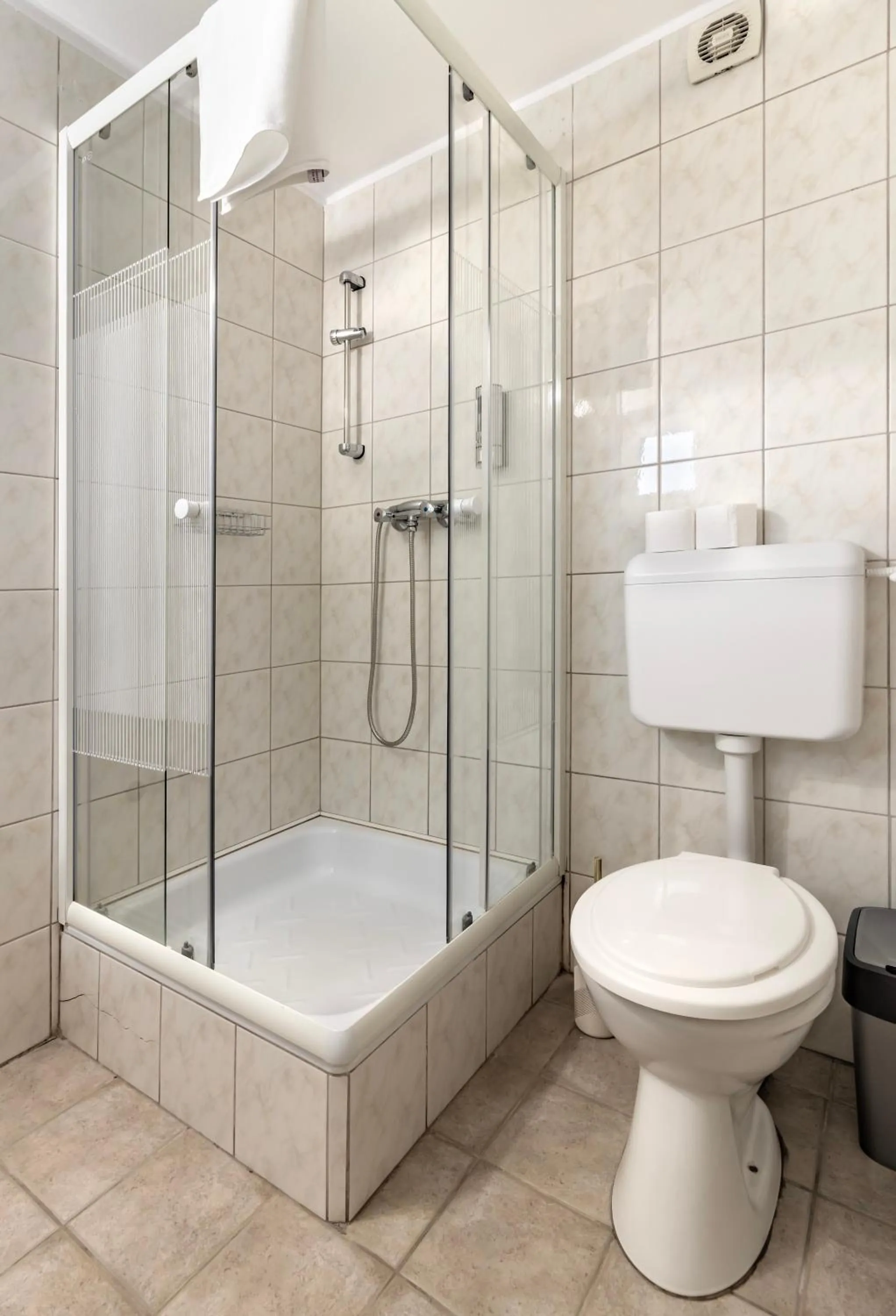 Shower in Hagyma Panzió Makó