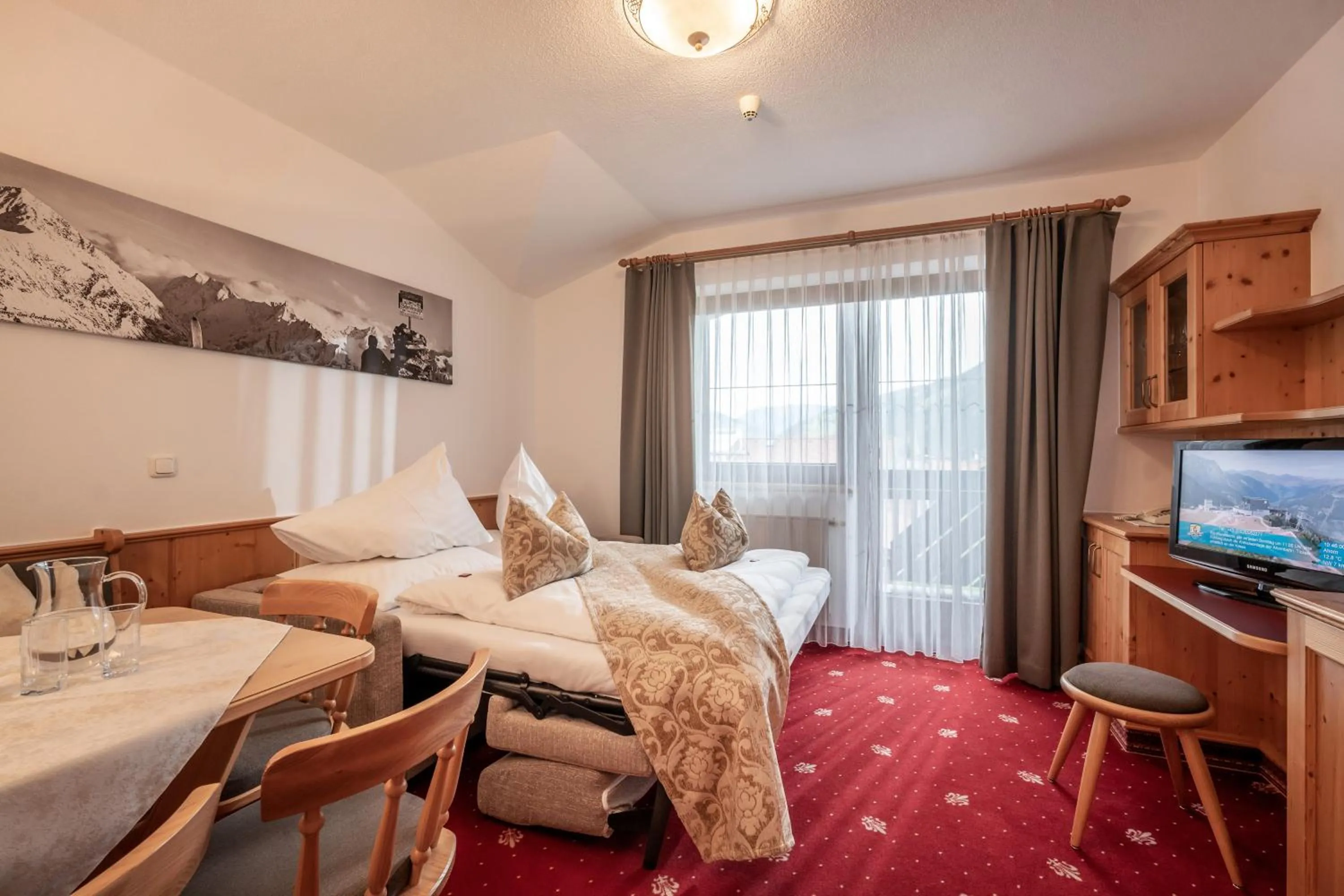 Living room, Bed in Apparthotel Ederfeld