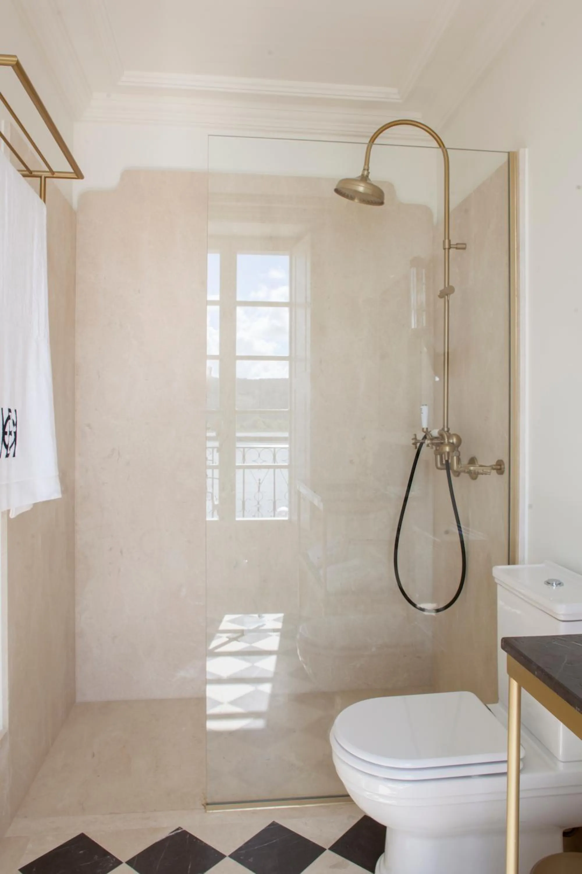 Shower in Gran hotel Brillante