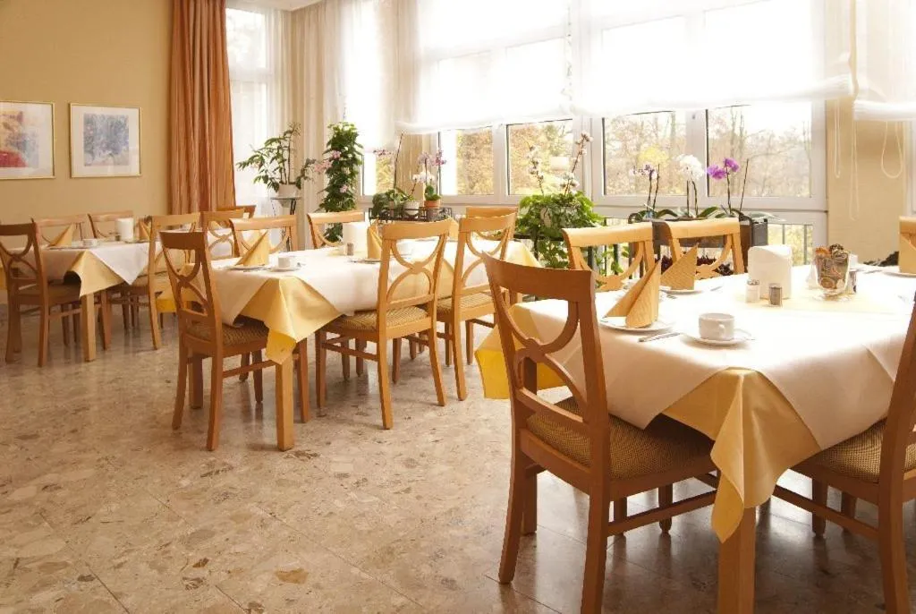 Restaurant/places to eat in Hotel Haus am Park