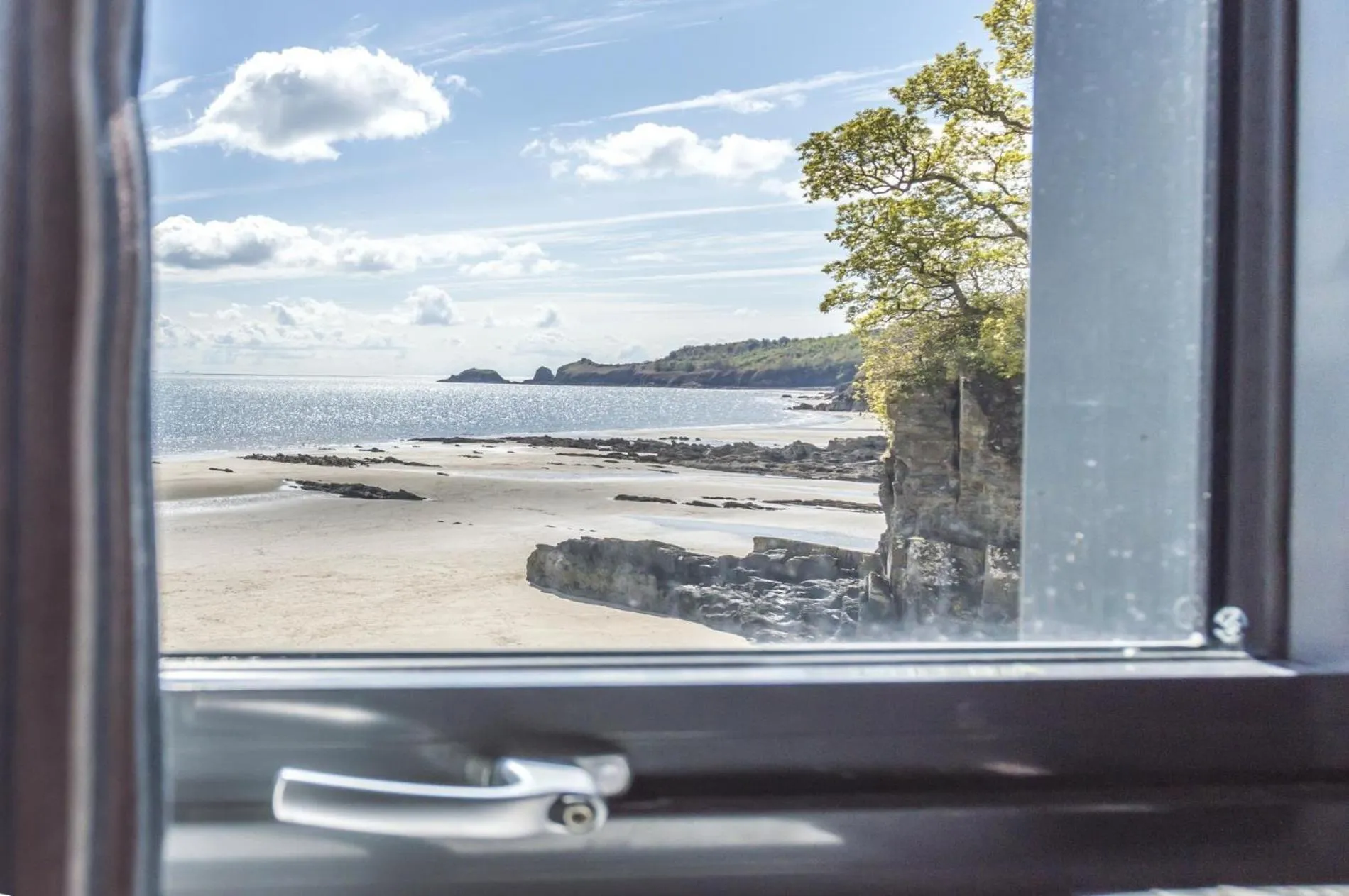 Floor plan in No 6 Ocean Cabins - Saundersfoot Harbour - Saundersfoot