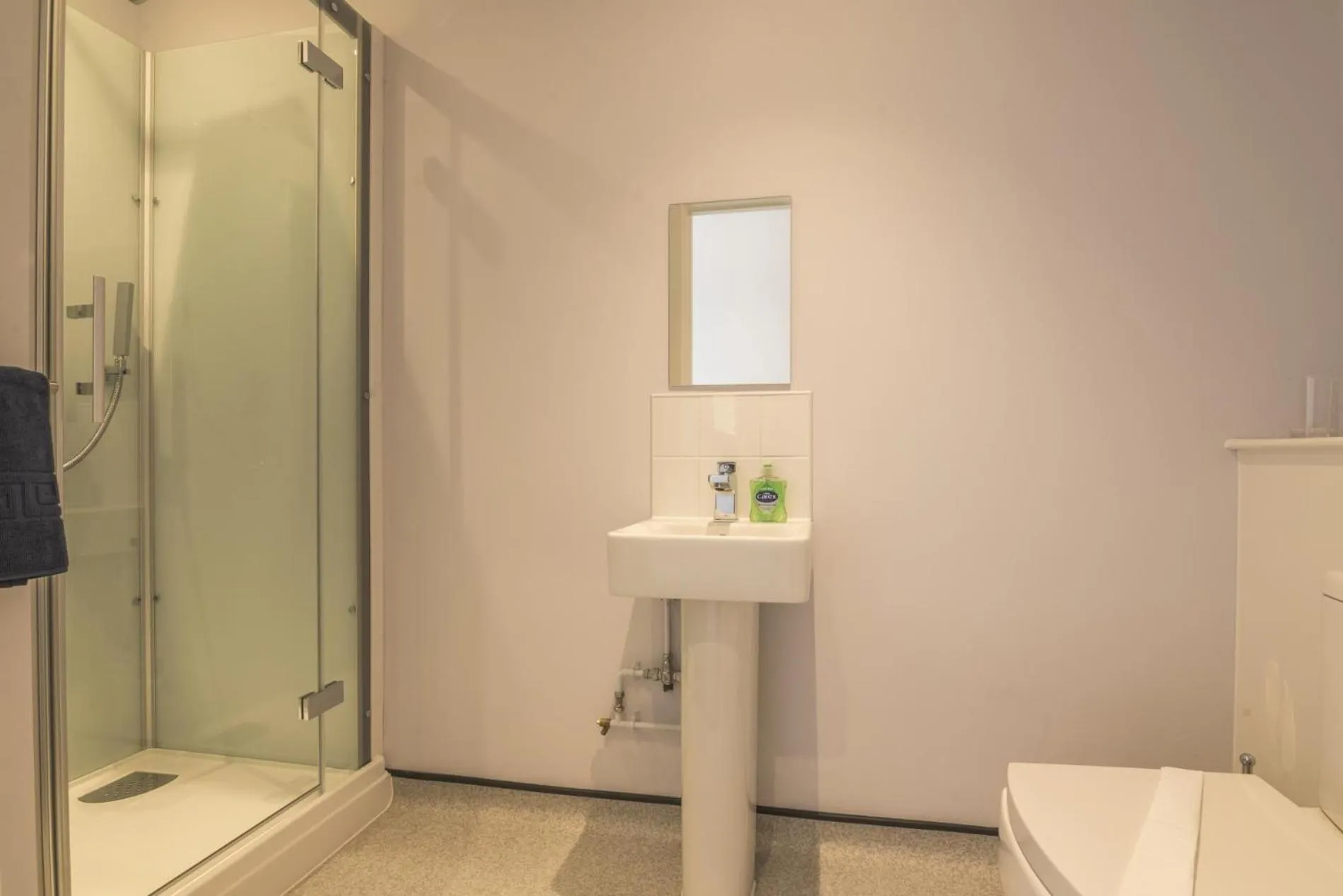 Floor plan in No 6 Ocean Cabins - Saundersfoot Harbour - Saundersfoot