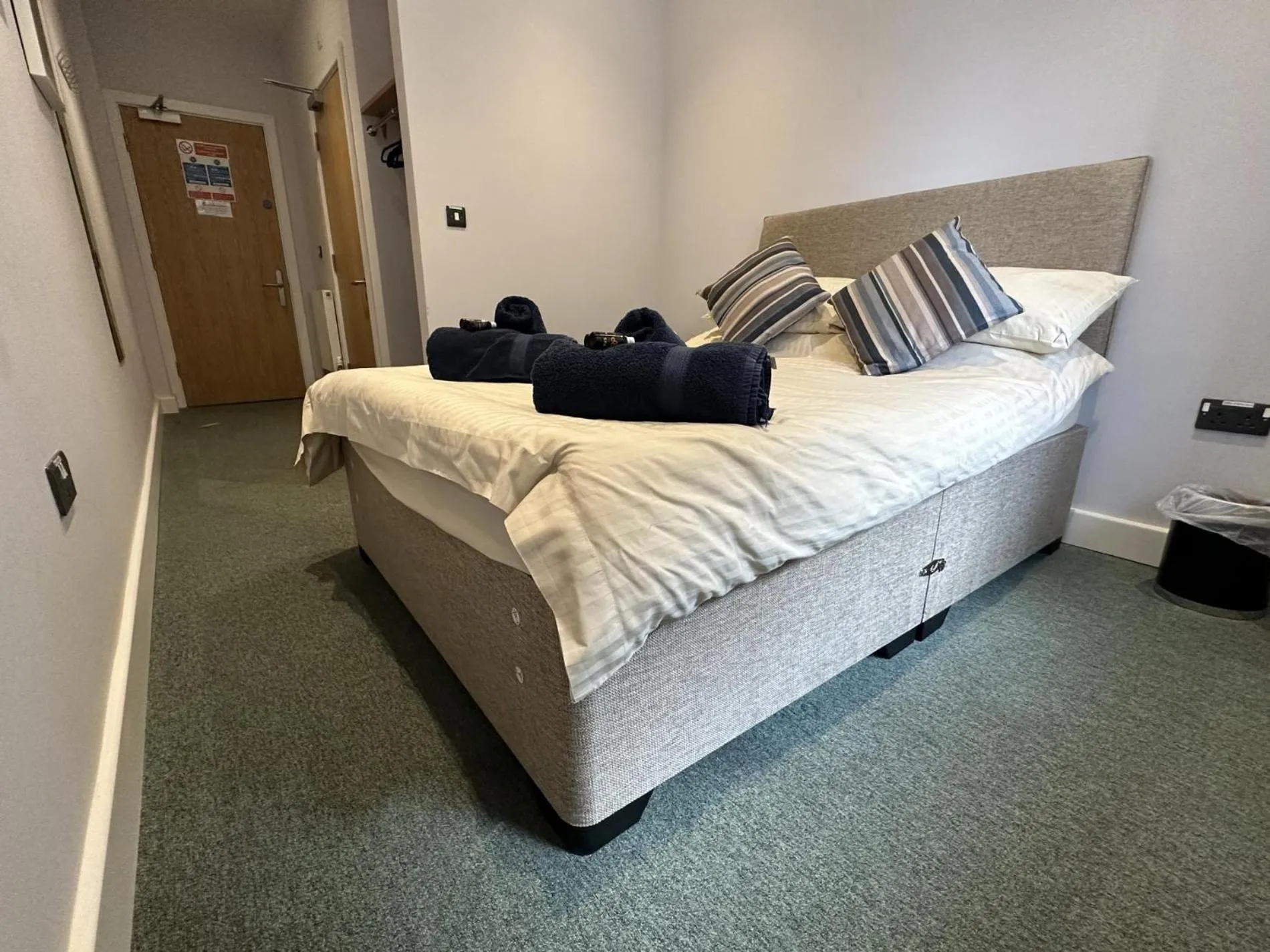 Floor plan in No 7 Ocean Cabins - Saundersfoot Harbour - Saundersfoot