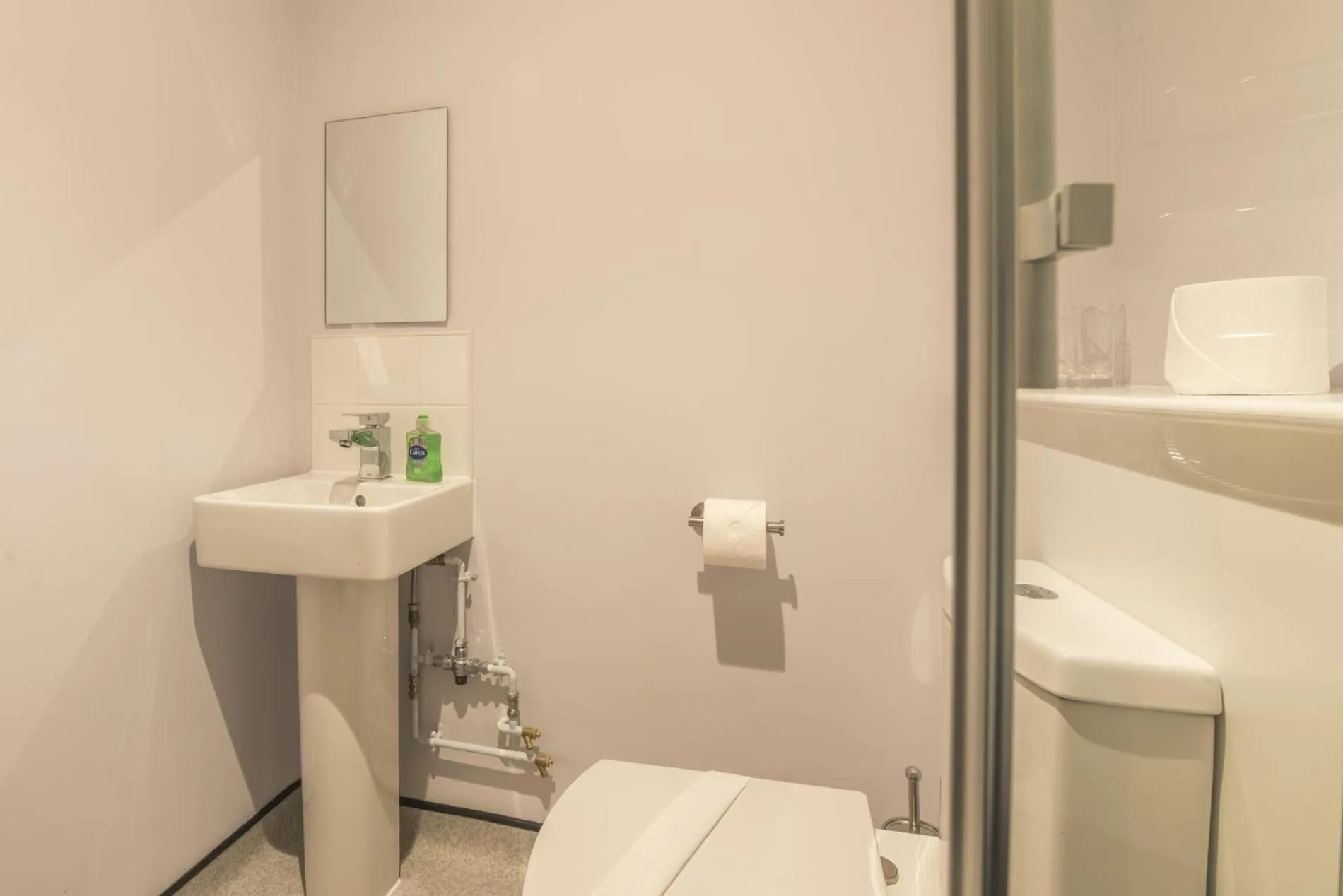 Floor plan in No 1 Ocean Cabins - Saundersfoot Harbour - Saundersfoot