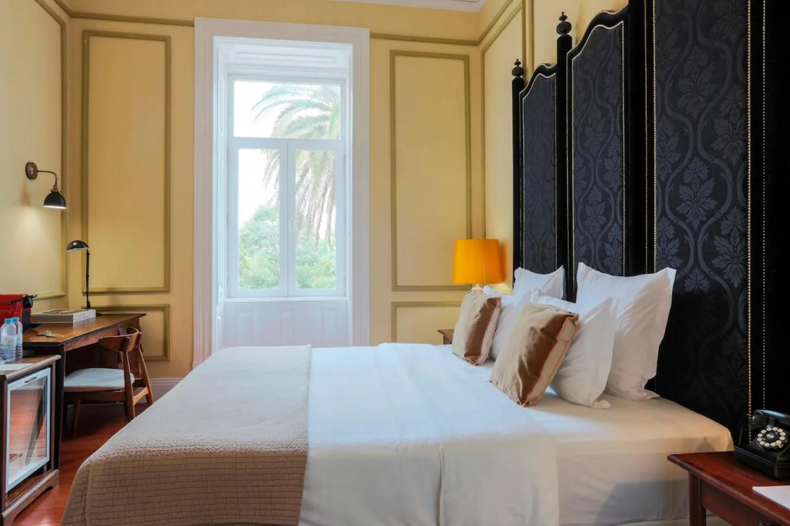 Garden view, Bed in Casa Oliver Boutique B&B - Principe Real