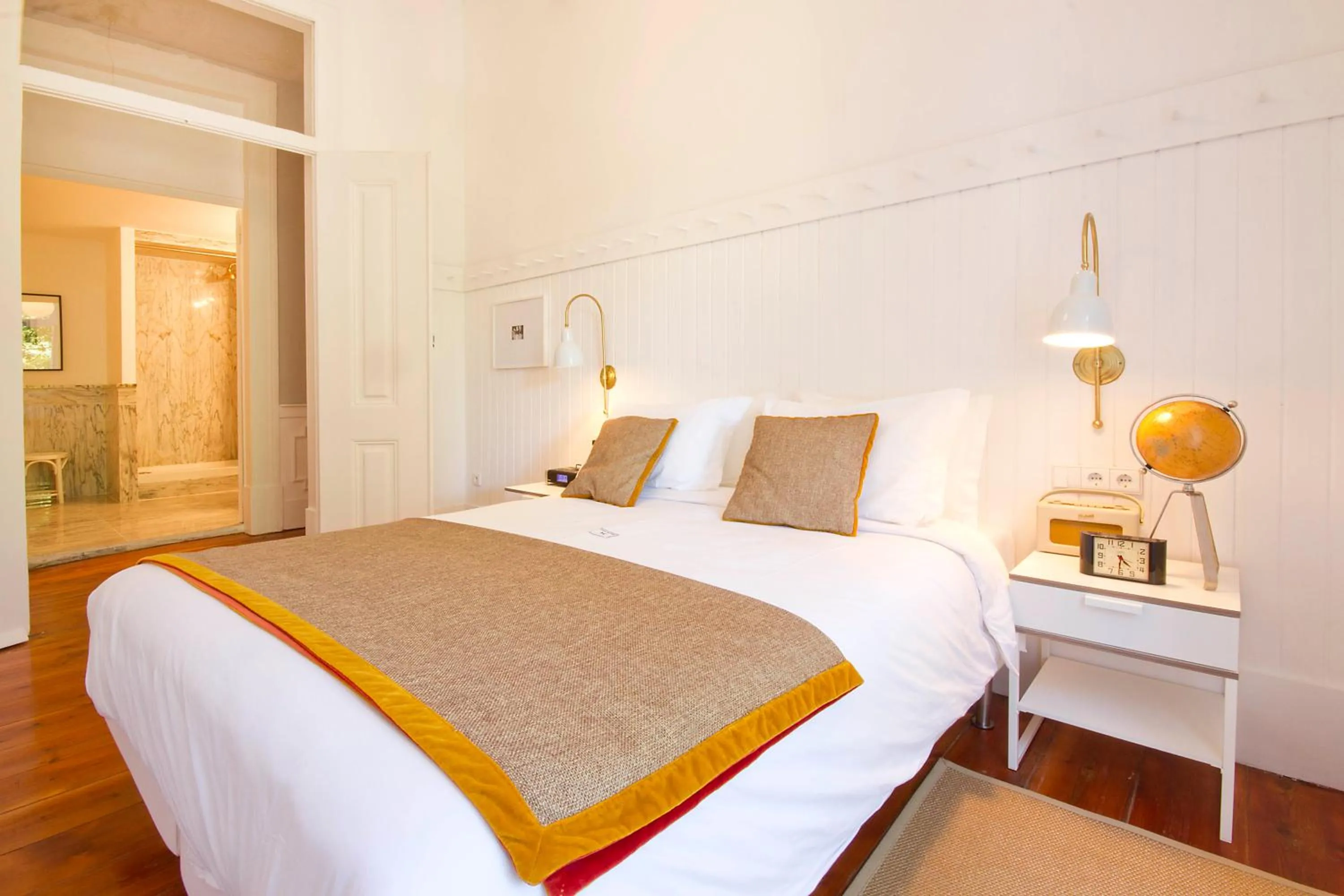 Shower, Bed in Casa Oliver Boutique B&B - Principe Real