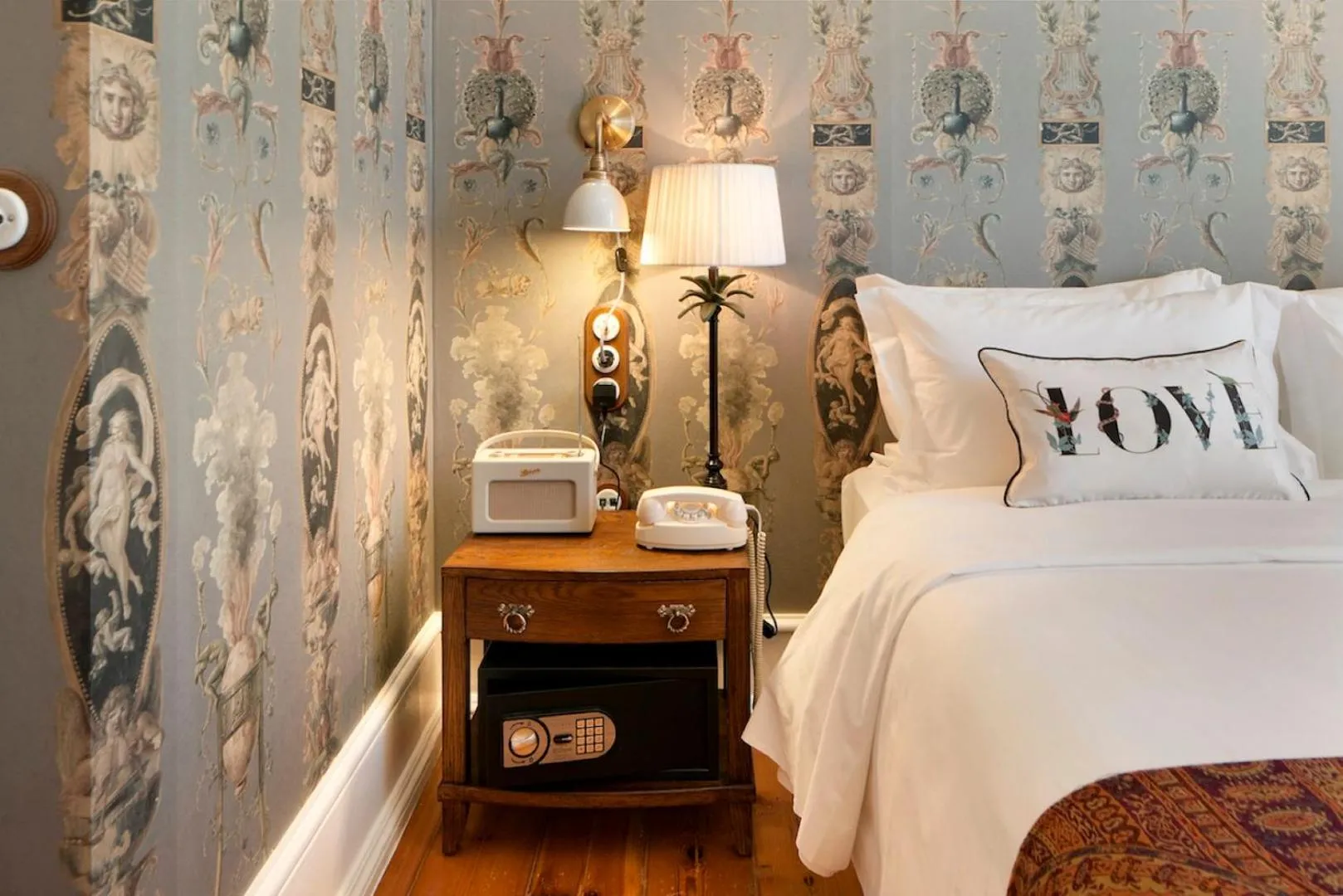 Decorative detail, Bed in Casa Oliver Boutique B&B - Principe Real