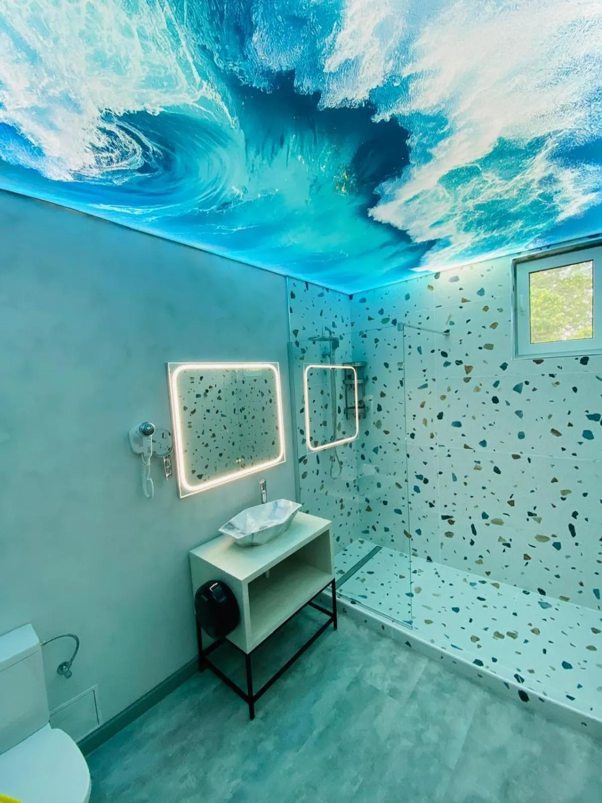 Shower in HOTEL MAREA NEAGRA Mamaia