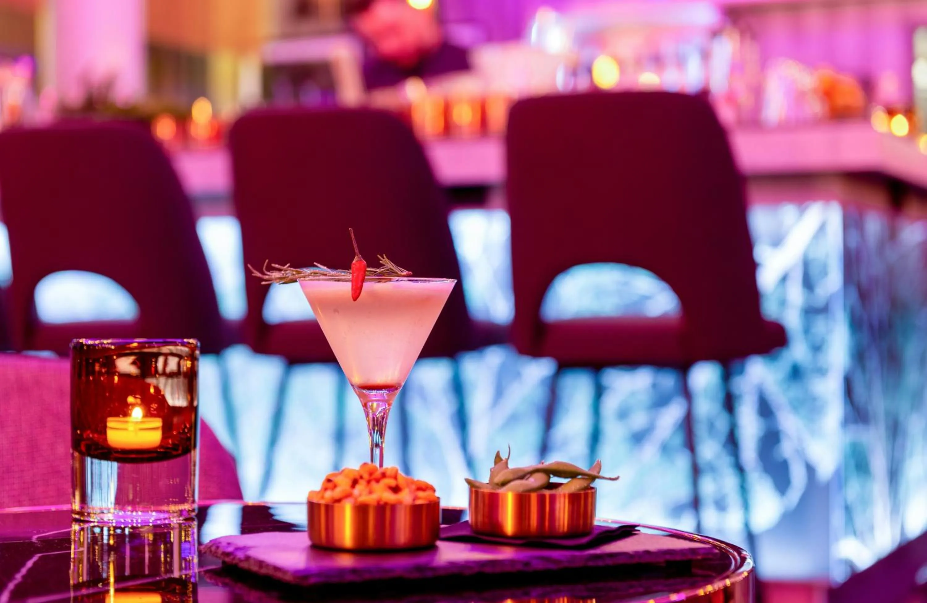 Lounge or bar in Leonardo Hotel Augsburg