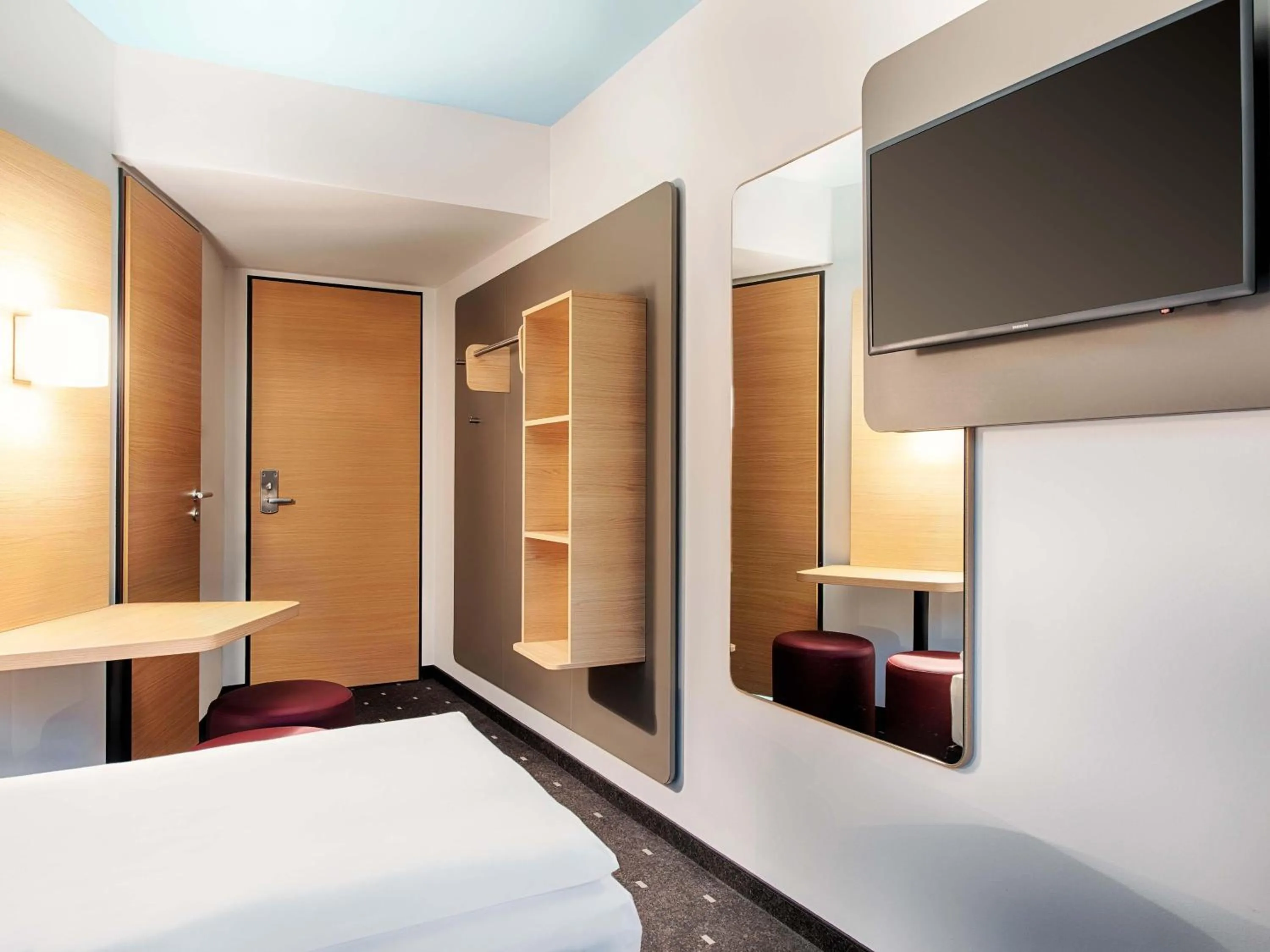 Photo of the whole room, Bed in B&B Hotel Cuxhaven