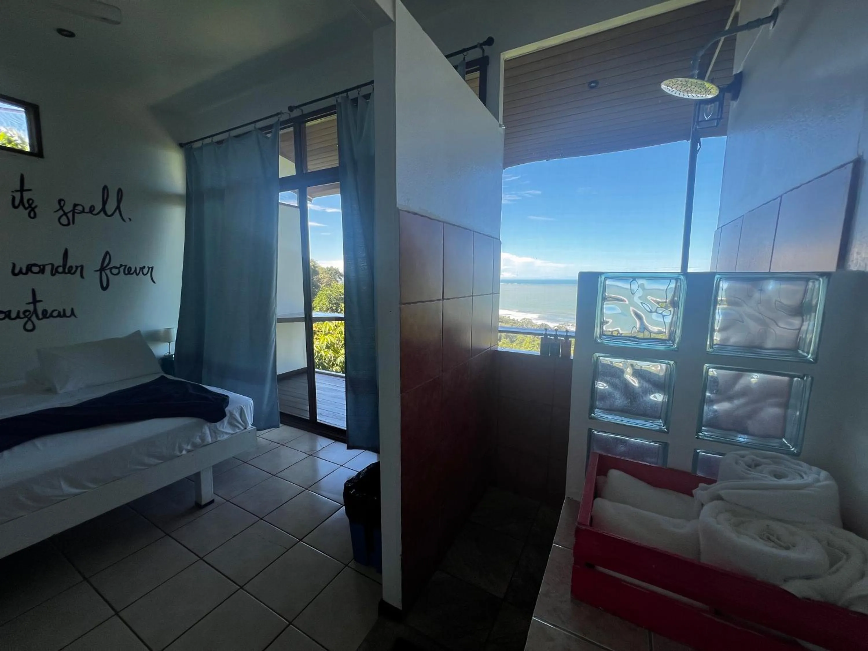 Bed in Ranchos Remo Lodge