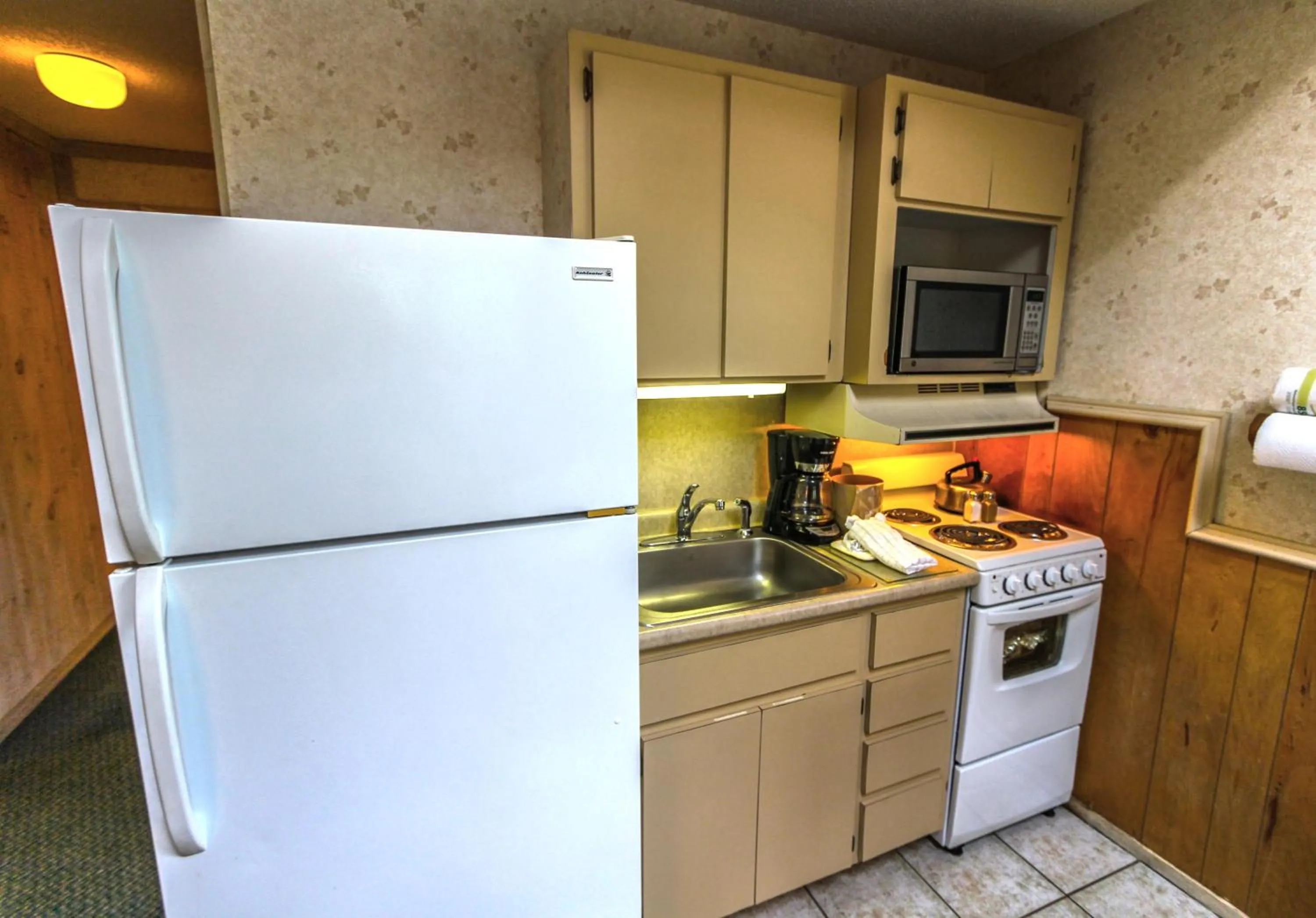 kitchen in Smoketree Lodge