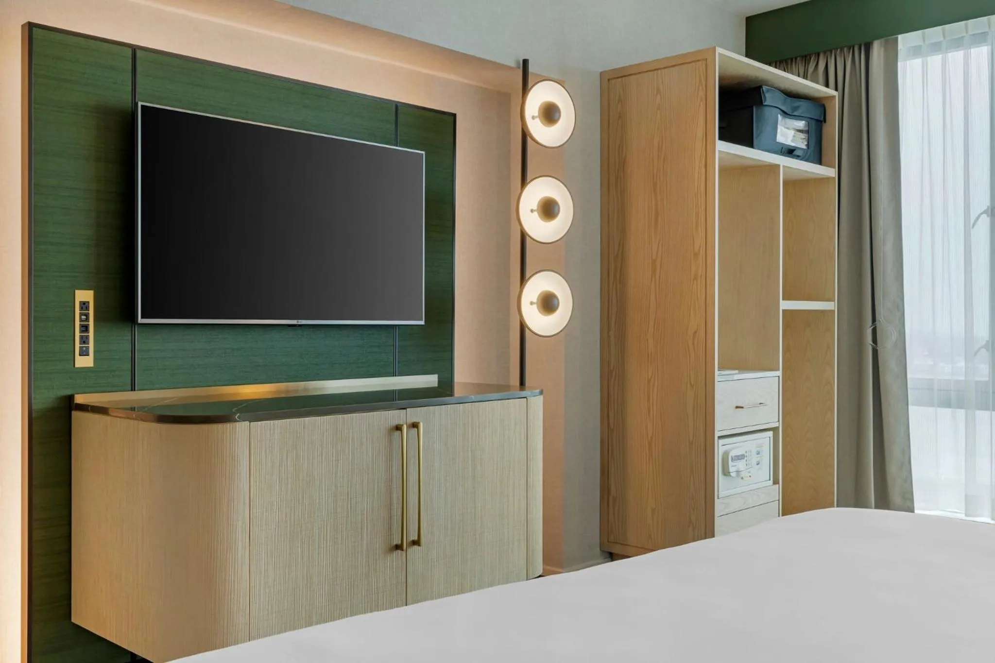 Bedroom, Bed in Omni San Diego Hotel at the Ballpark