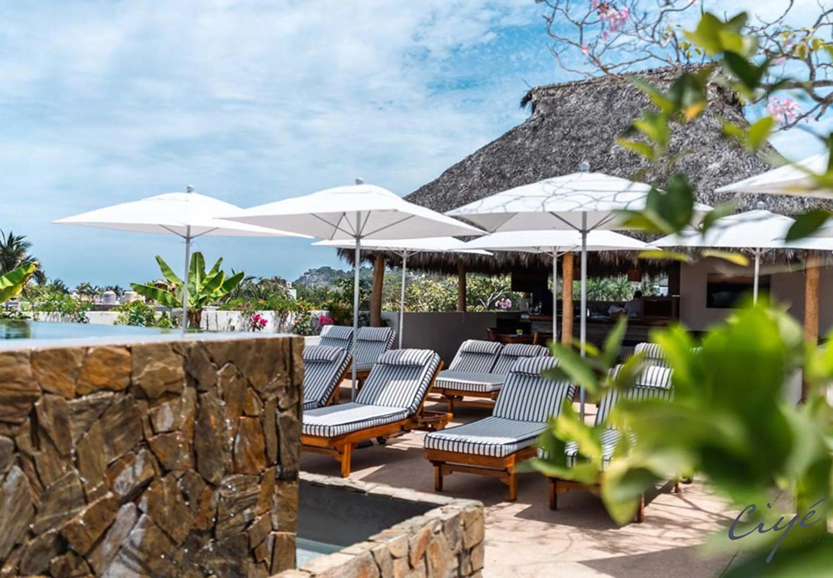 sunbed in Ciyé Hotel