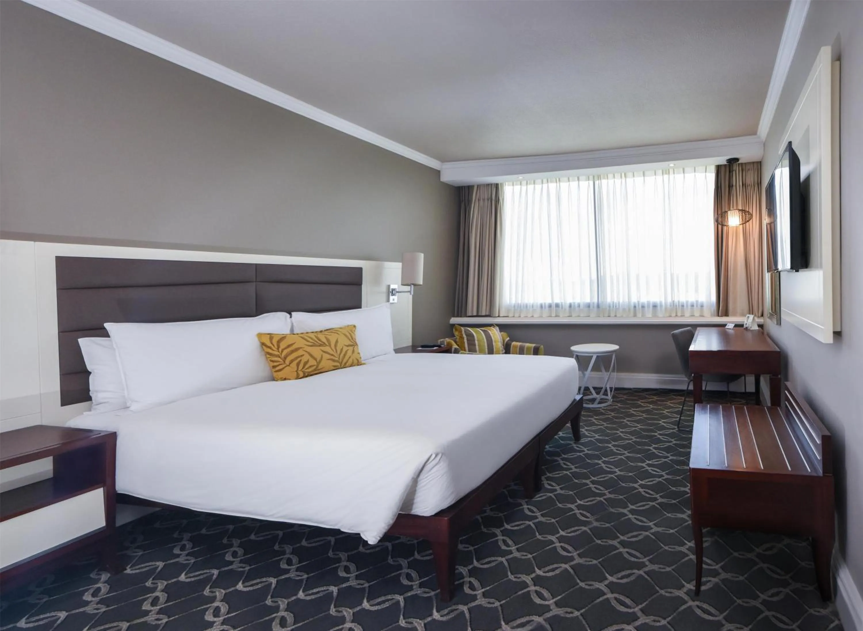 Bedroom, Bed in Riverside Sun