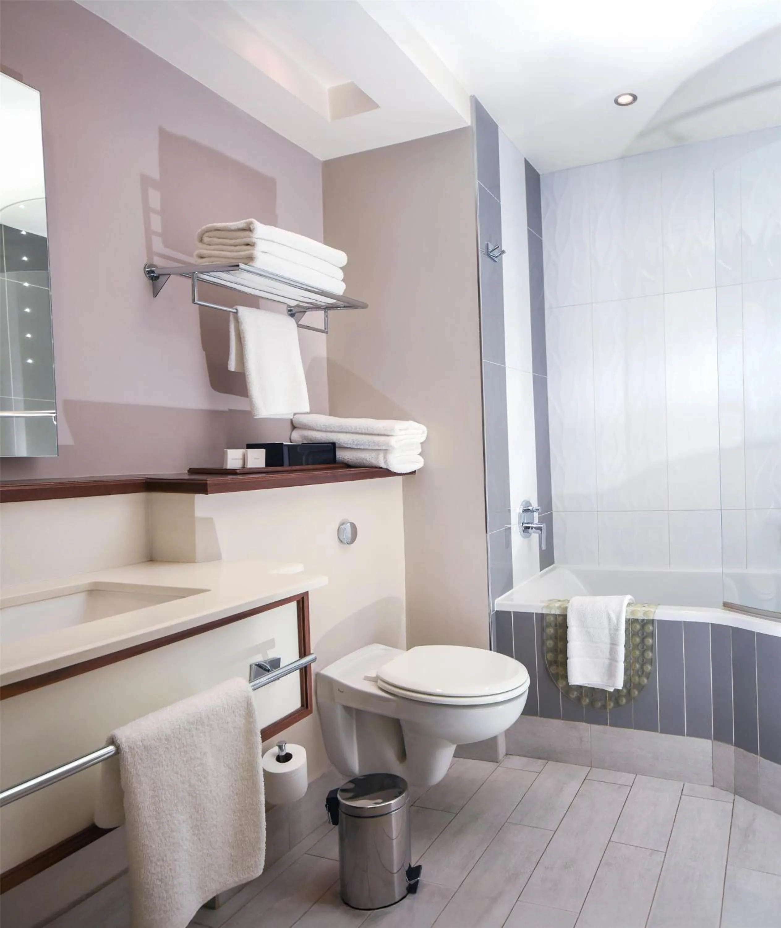 Bedroom in Riverside Sun