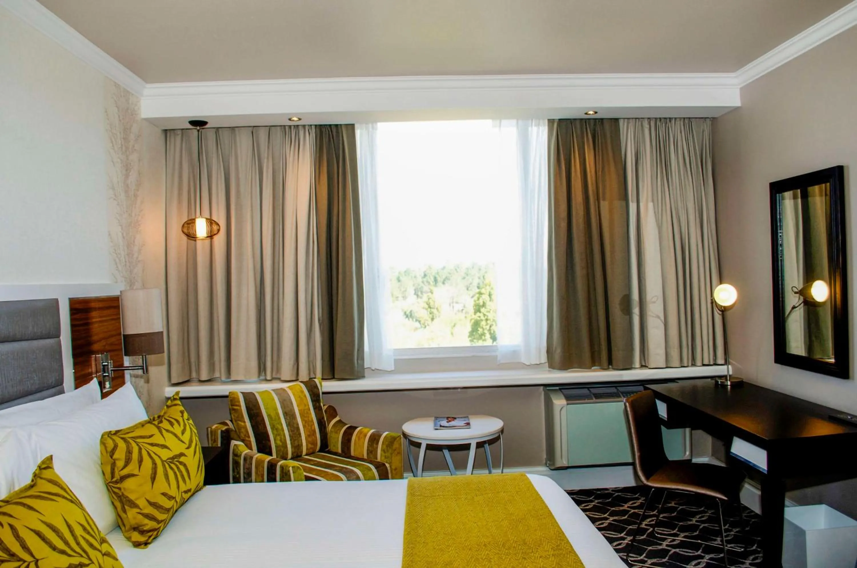 Bedroom, Bed in Riverside Sun