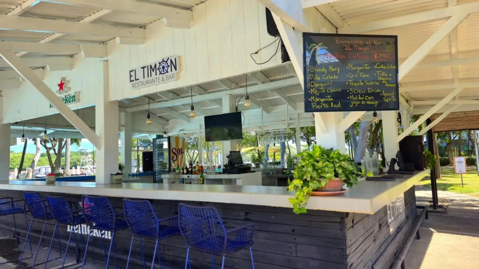 Lounge or bar in Puerto Azul Hotel