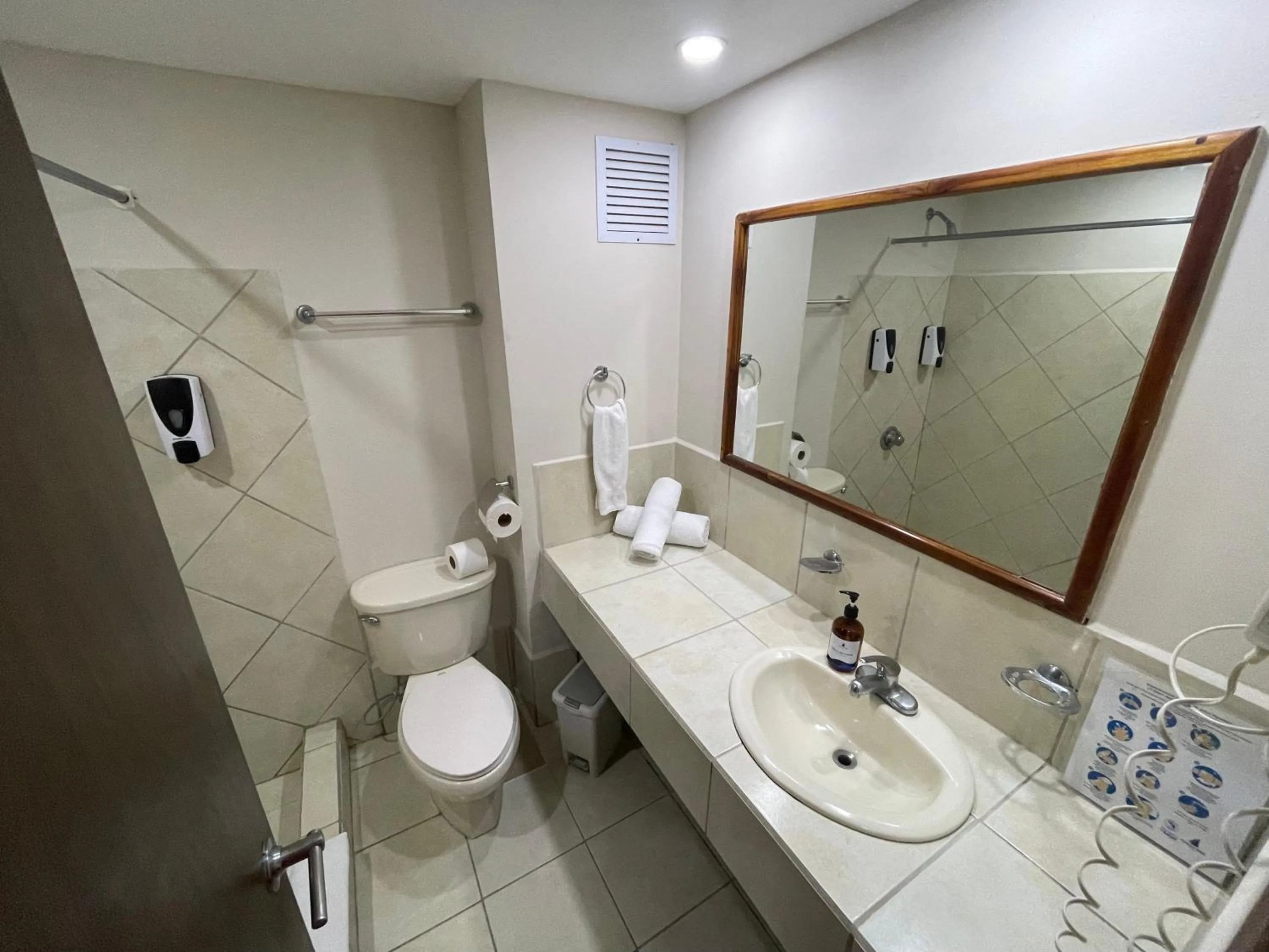 Toilet in Puerto Azul Hotel