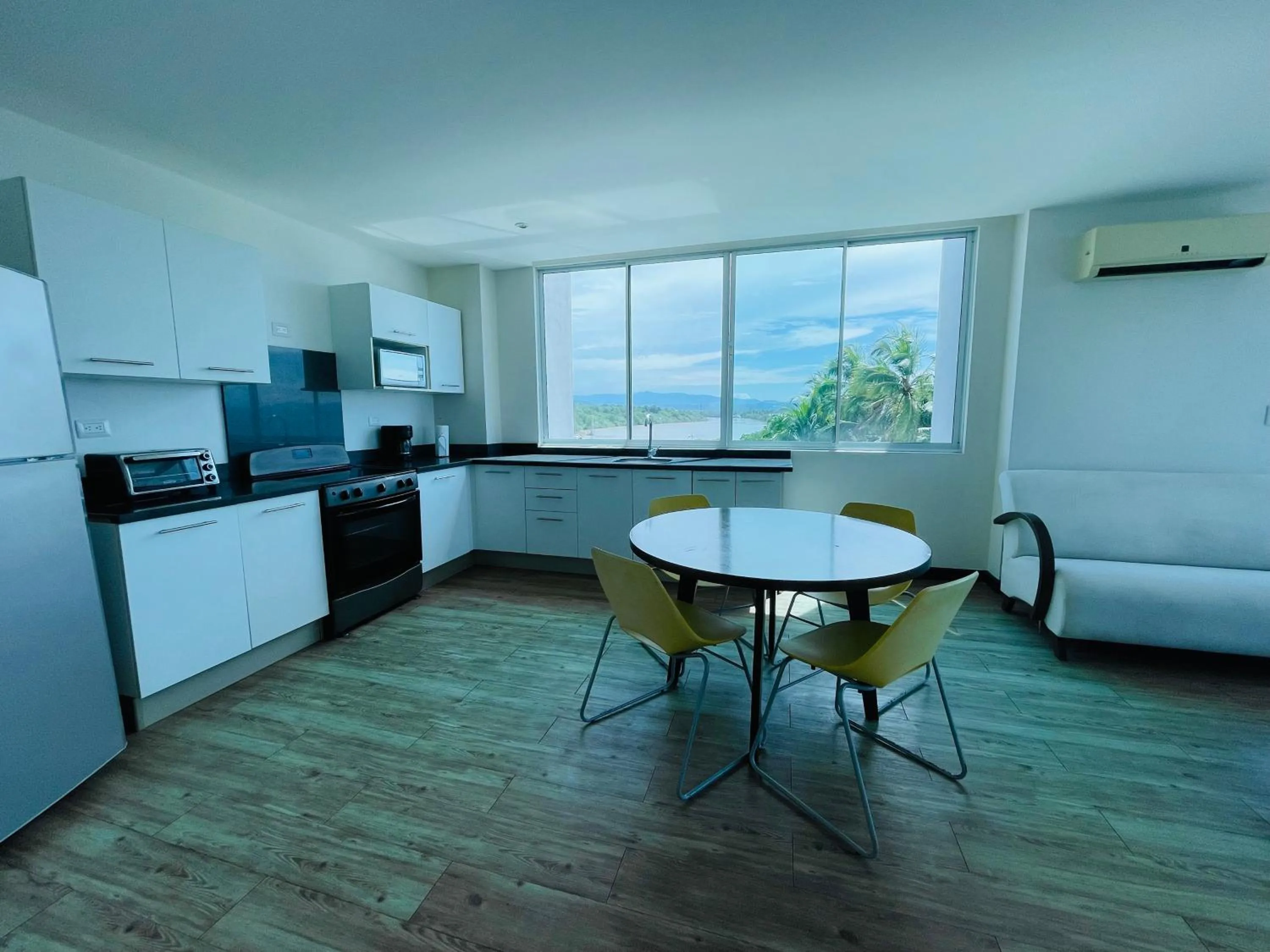 Kitchen or kitchenette in Puerto Azul Hotel