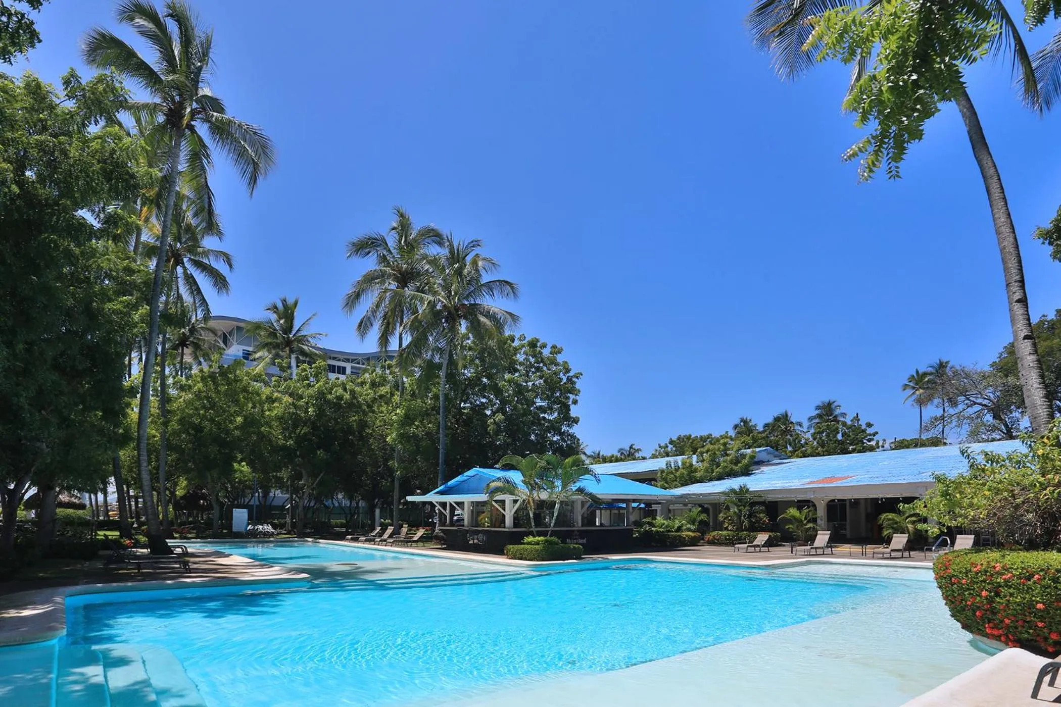 Swimming pool in Puerto Azul Hotel